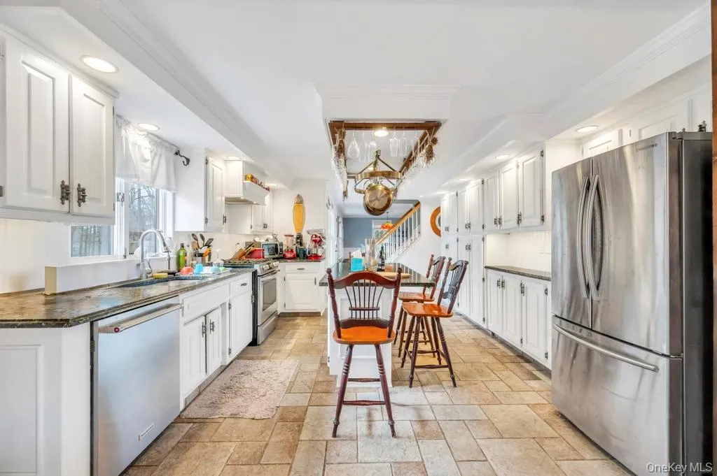 807 Union Avenue, Riverhead, NY, 4 Bedrooms Bedrooms, 7 Rooms Rooms,2 BathroomsBathrooms,Residential Lease,For Rent,Union,0,952733 807 Union Avenue, Riverhead, NY, 4 Bedrooms Bedrooms, 7 Rooms Rooms,2 BathroomsBathrooms,Residential Lease,For Rent,Union,0,952733