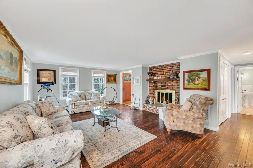 807 Union Avenue, Riverhead, NY, 4 Bedrooms Bedrooms, 7 Rooms Rooms,2 BathroomsBathrooms,Residential Lease,For Rent,Union,0,952733 807 Union Avenue, Riverhead, NY, 4 Bedrooms Bedrooms, 7 Rooms Rooms,2 BathroomsBathrooms,Residential Lease,For Rent,Union,0,952733
