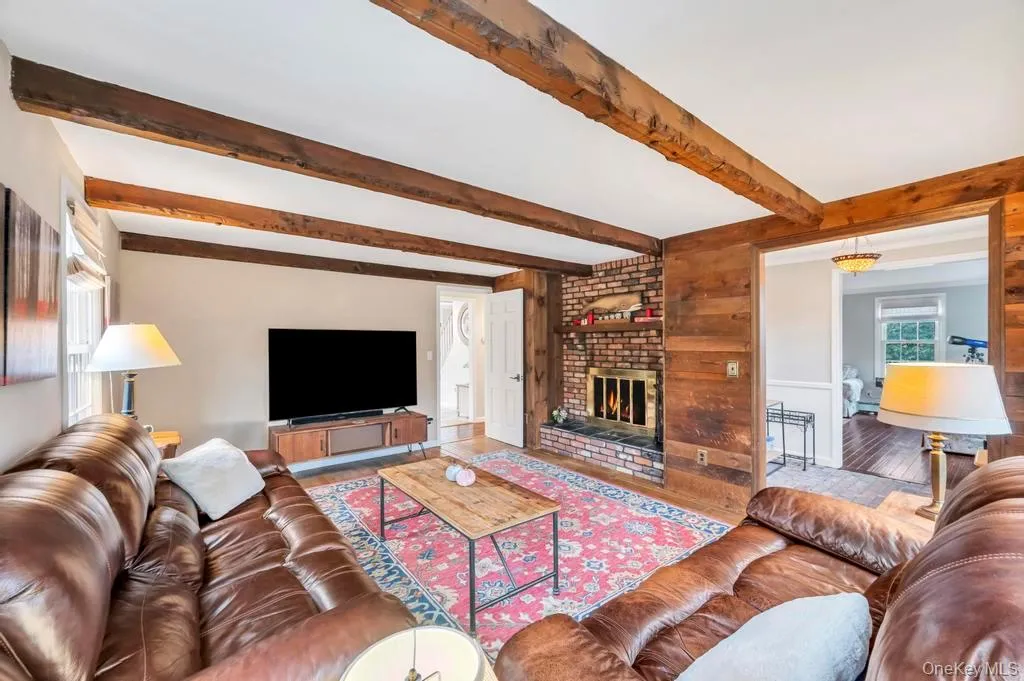 807 Union Avenue, Riverhead, NY, 4 Bedrooms Bedrooms, 7 Rooms Rooms,2 BathroomsBathrooms,Residential Lease,For Rent,Union,0,952733 807 Union Avenue, Riverhead, NY, 4 Bedrooms Bedrooms, 7 Rooms Rooms,2 BathroomsBathrooms,Residential Lease,For Rent,Union,0,952733