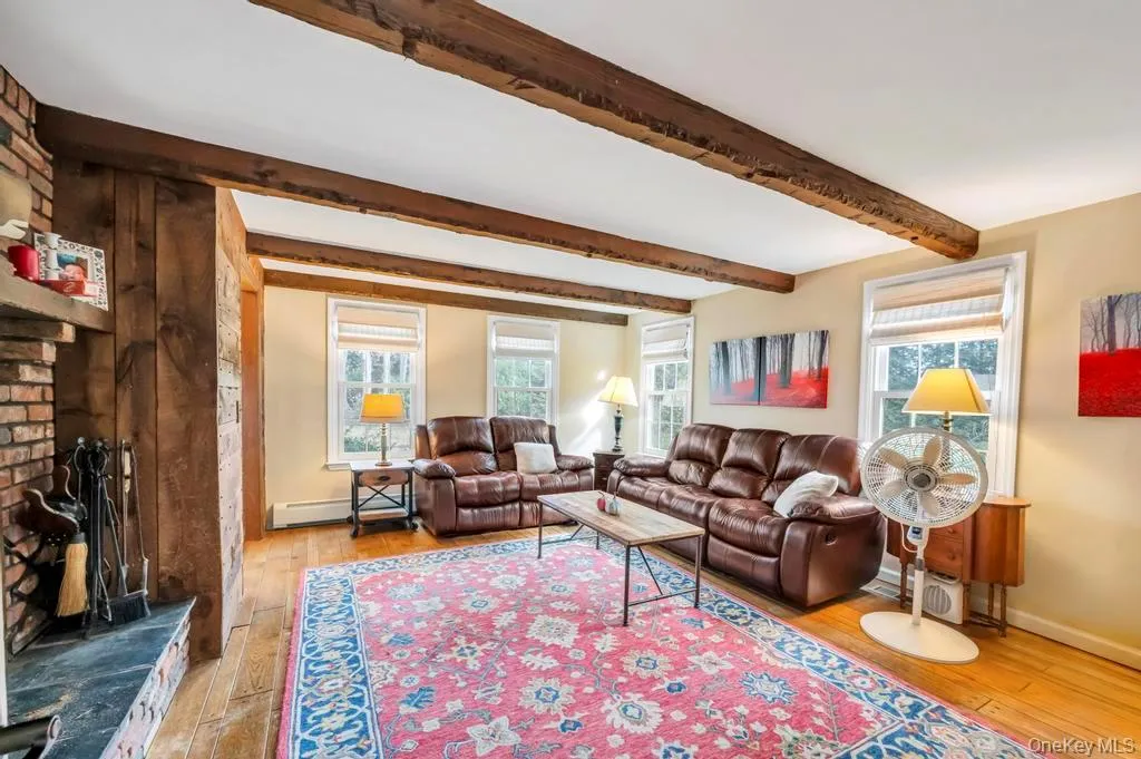 807 Union Avenue, Riverhead, NY, 4 Bedrooms Bedrooms, 7 Rooms Rooms,2 BathroomsBathrooms,Residential Lease,For Rent,Union,0,952733 807 Union Avenue, Riverhead, NY, 4 Bedrooms Bedrooms, 7 Rooms Rooms,2 BathroomsBathrooms,Residential Lease,For Rent,Union,0,952733