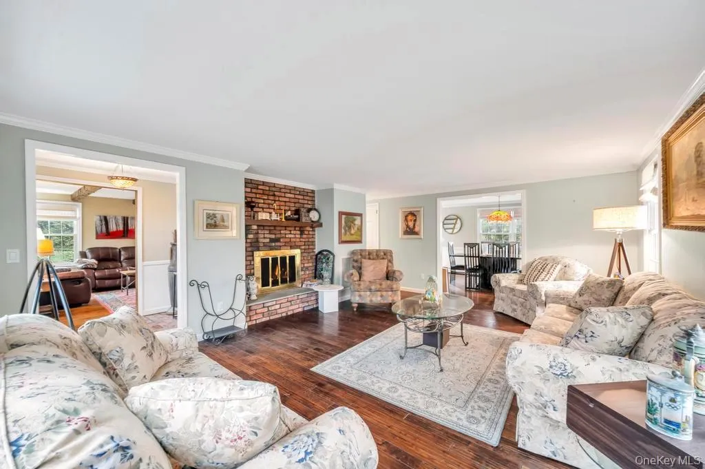 807 Union Avenue, Riverhead, NY, 4 Bedrooms Bedrooms, 7 Rooms Rooms,2 BathroomsBathrooms,Residential Lease,For Rent,Union,0,952733 807 Union Avenue, Riverhead, NY, 4 Bedrooms Bedrooms, 7 Rooms Rooms,2 BathroomsBathrooms,Residential Lease,For Rent,Union,0,952733