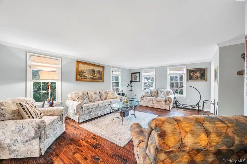 807 Union Avenue, Riverhead, NY, 4 Bedrooms Bedrooms, 7 Rooms Rooms,2 BathroomsBathrooms,Residential Lease,For Rent,Union,0,952733 807 Union Avenue, Riverhead, NY, 4 Bedrooms Bedrooms, 7 Rooms Rooms,2 BathroomsBathrooms,Residential Lease,For Rent,Union,0,952733