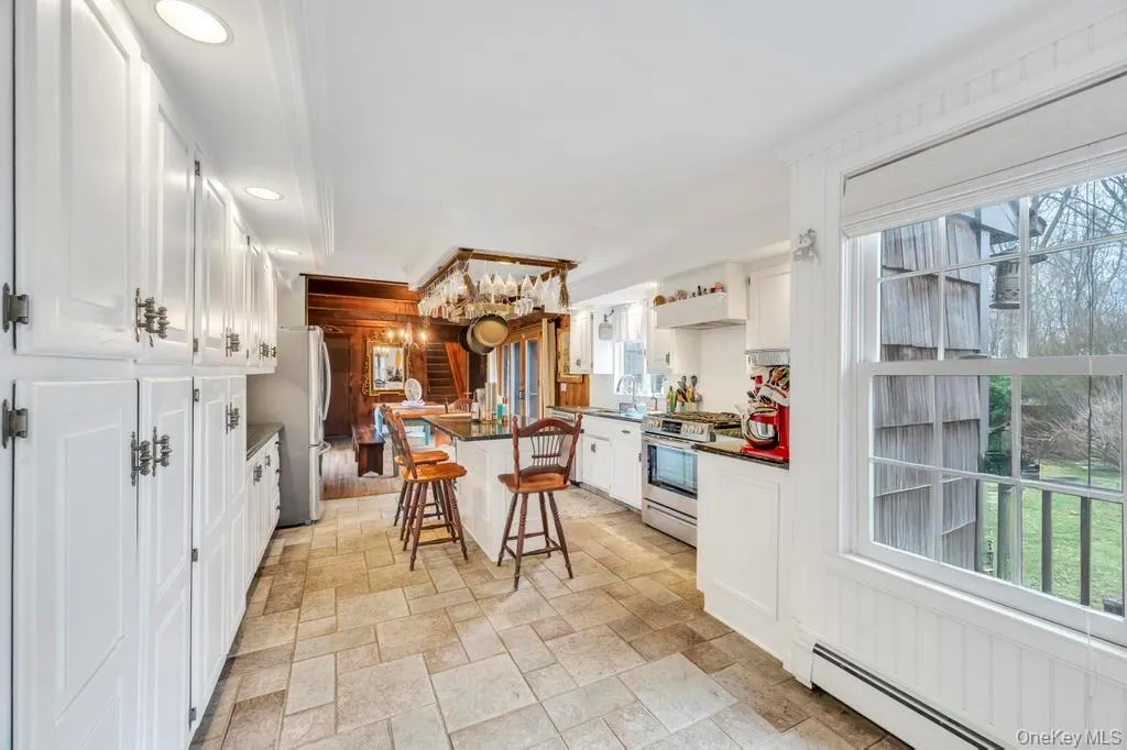807 Union Avenue, Riverhead, NY, 4 Bedrooms Bedrooms, 7 Rooms Rooms,2 BathroomsBathrooms,Residential Lease,For Rent,Union,0,952733 807 Union Avenue, Riverhead, NY, 4 Bedrooms Bedrooms, 7 Rooms Rooms,2 BathroomsBathrooms,Residential Lease,For Rent,Union,0,952733