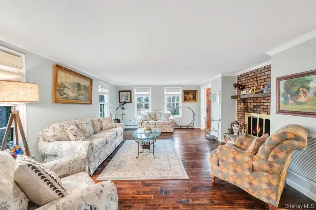 807 Union Avenue, Riverhead, NY, 4 Bedrooms Bedrooms, 7 Rooms Rooms,2 BathroomsBathrooms,Residential Lease,For Rent,Union,0,952733 807 Union Avenue, Riverhead, NY, 4 Bedrooms Bedrooms, 7 Rooms Rooms,2 BathroomsBathrooms,Residential Lease,For Rent,Union,0,952733