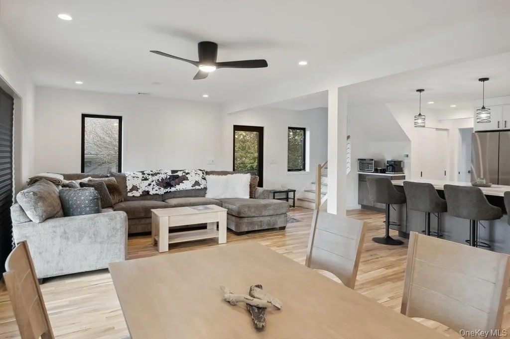 45 Ditch Plains Road, East Hampton, NY, 3 Bedrooms Bedrooms, 6 Rooms Rooms,3 BathroomsBathrooms,Residential,For Rent,Ditch Plains,0,952737 45 Ditch Plains Road, East Hampton, NY, 3 Bedrooms Bedrooms, 6 Rooms Rooms,3 BathroomsBathrooms,Residential,For Rent,Ditch Plains,0,952737