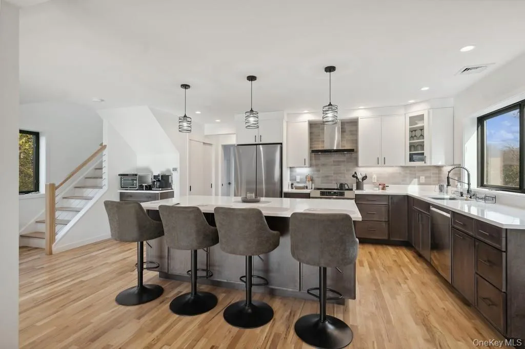 45 Ditch Plains Road, East Hampton, NY, 3 Bedrooms Bedrooms, 6 Rooms Rooms,3 BathroomsBathrooms,Residential,For Rent,Ditch Plains,0,952737 45 Ditch Plains Road, East Hampton, NY, 3 Bedrooms Bedrooms, 6 Rooms Rooms,3 BathroomsBathrooms,Residential,For Rent,Ditch Plains,0,952737