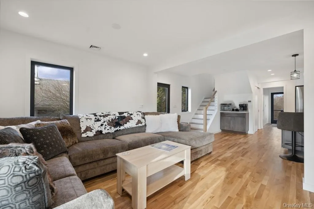 45 Ditch Plains Road, East Hampton, NY, 3 Bedrooms Bedrooms, 6 Rooms Rooms,3 BathroomsBathrooms,Residential,For Rent,Ditch Plains,0,952737 45 Ditch Plains Road, East Hampton, NY, 3 Bedrooms Bedrooms, 6 Rooms Rooms,3 BathroomsBathrooms,Residential,For Rent,Ditch Plains,0,952737
