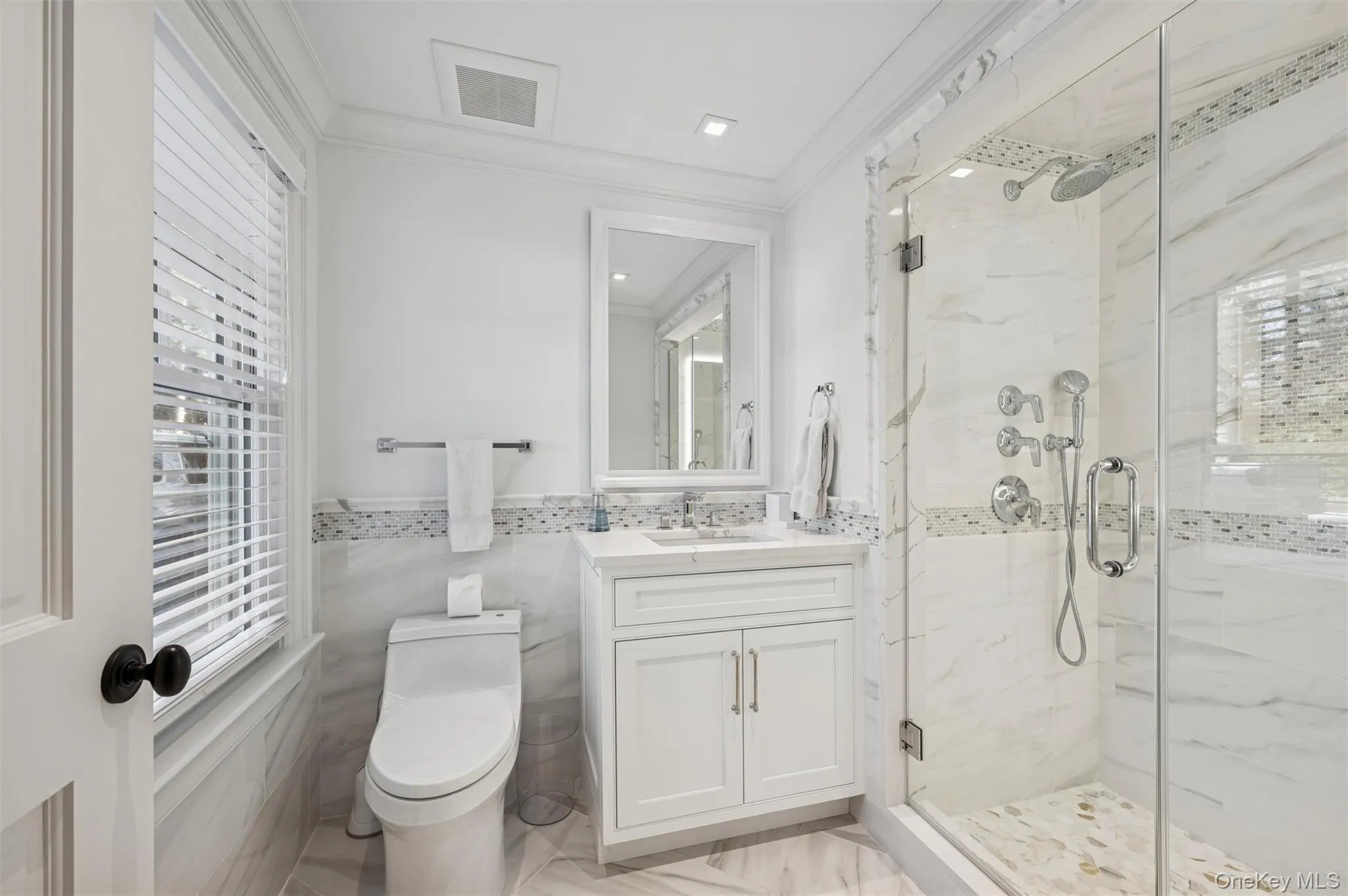 The full bathroom in first floor bedroom. The full bathroom in first floor bedroom.