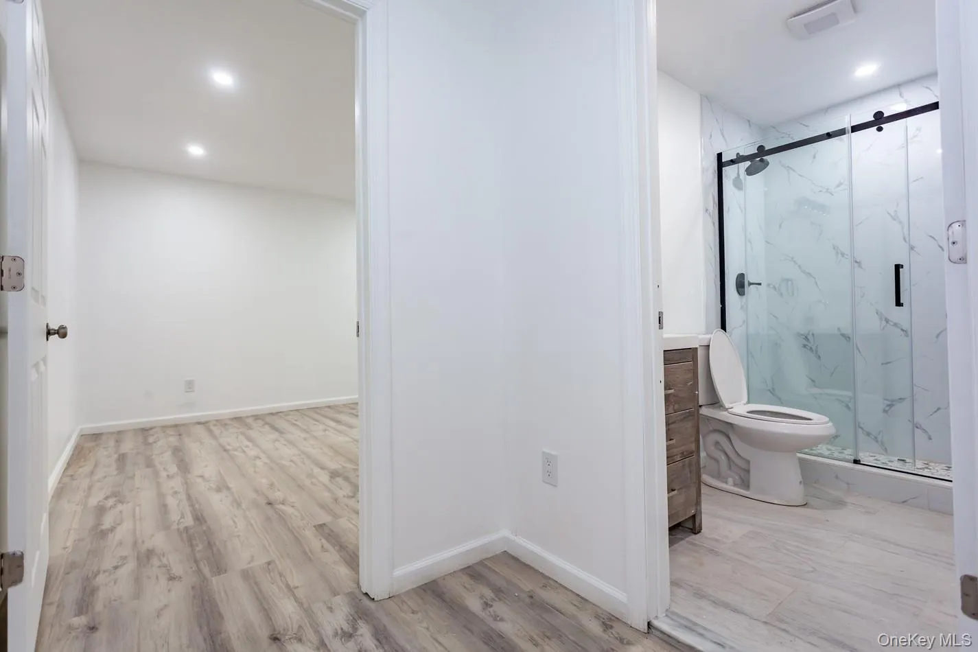 and bedroom 1 on the left and bedroom 1 on the left