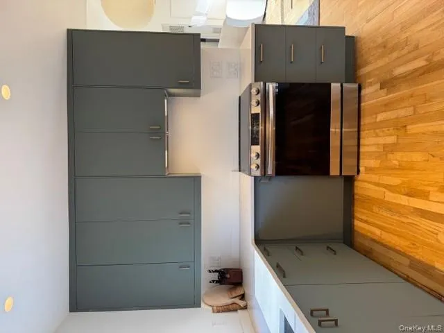 14 Park Circle, Southampton, NY, 3 Bedrooms Bedrooms, 7 Rooms Rooms,2 BathroomsBathrooms,Residential Lease,For Rent,Park,0,952827 14 Park Circle, Southampton, NY, 3 Bedrooms Bedrooms, 7 Rooms Rooms,2 BathroomsBathrooms,Residential Lease,For Rent,Park,0,952827