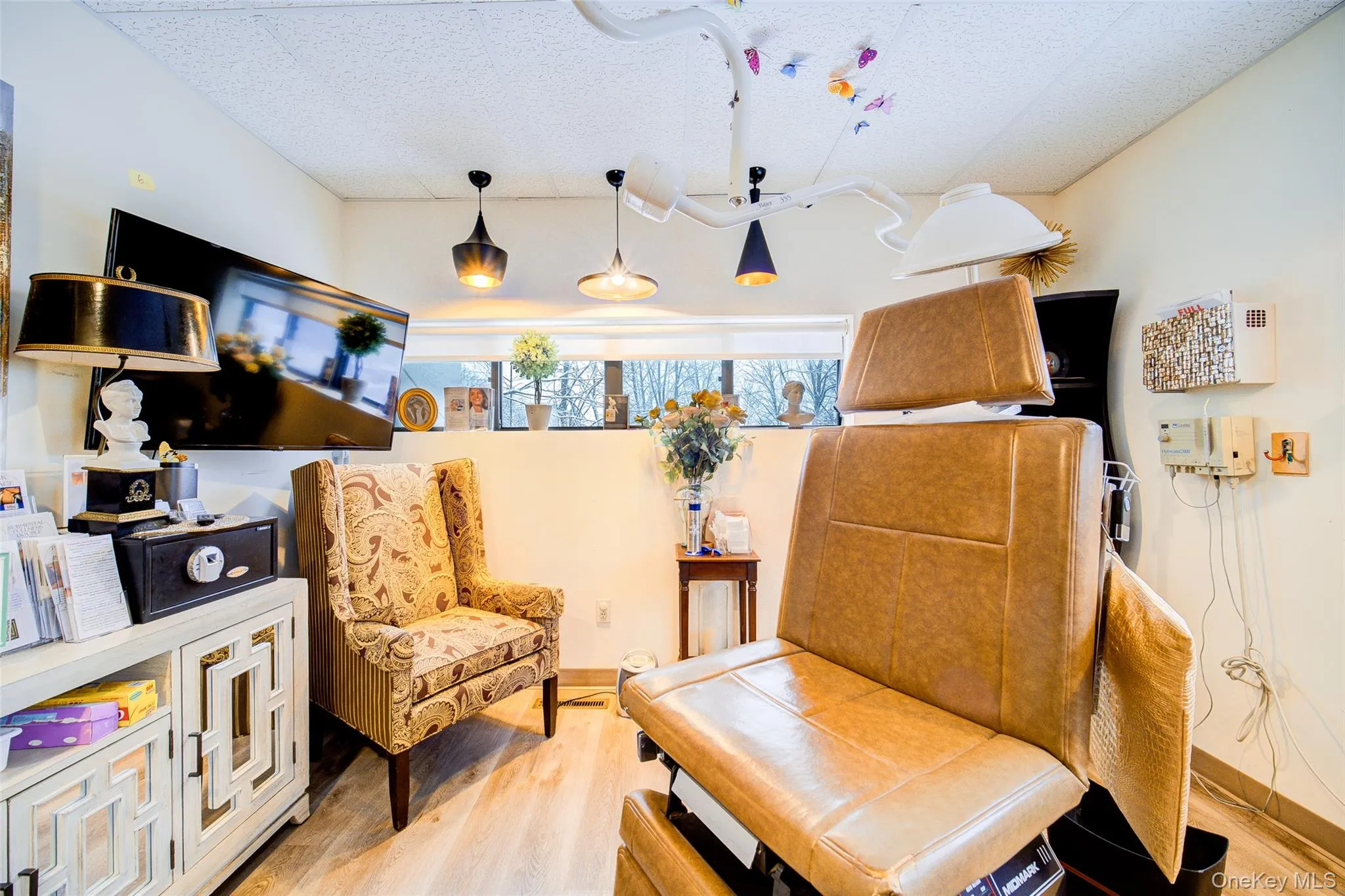 2nd Fl Unit: Present condition 2nd Fl Unit: Present condition