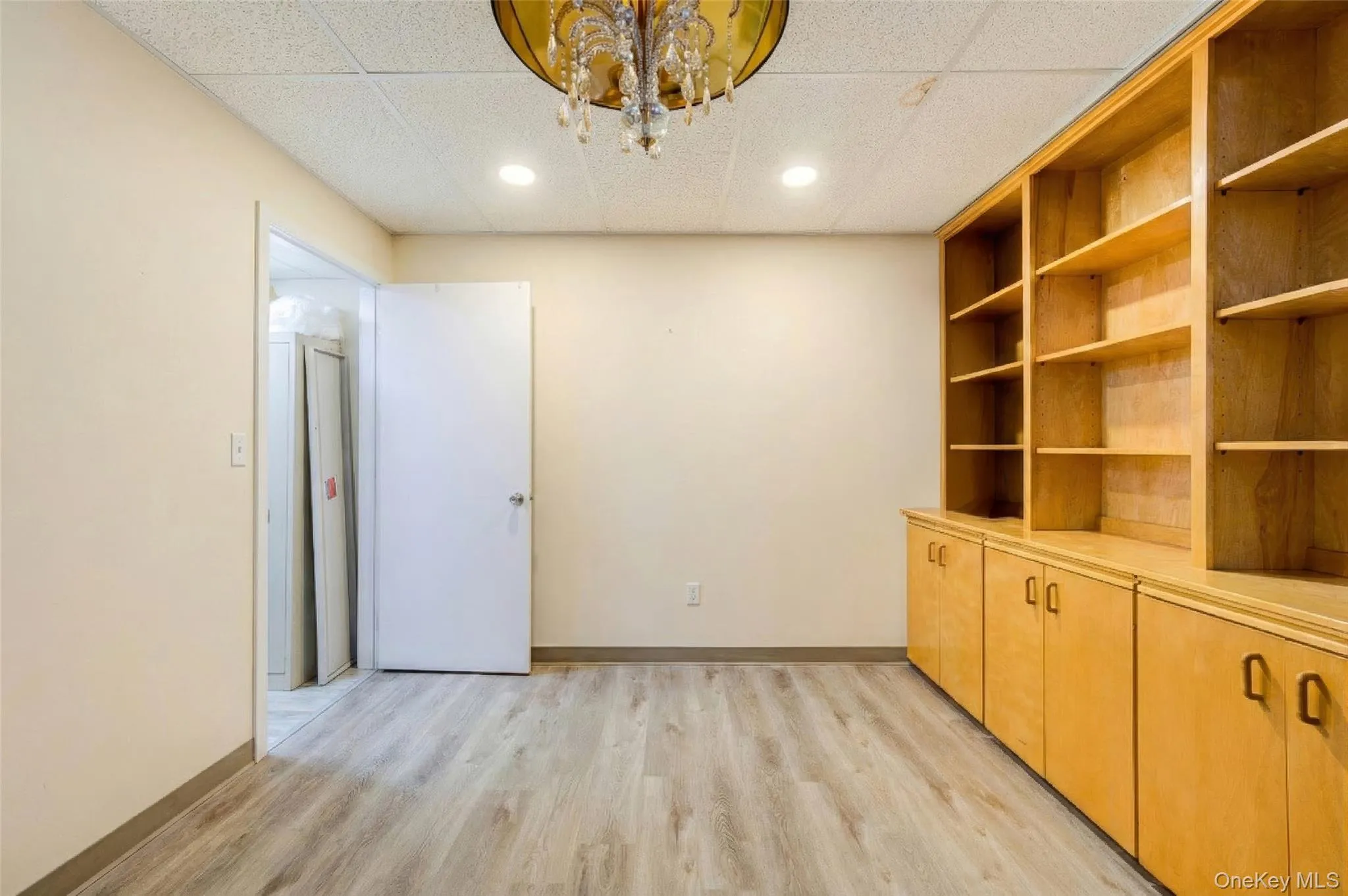 1st Floor Unit: Digitally staged to illustrate space when vacated. 1st Floor Unit: Digitally staged to illustrate space when vacated.