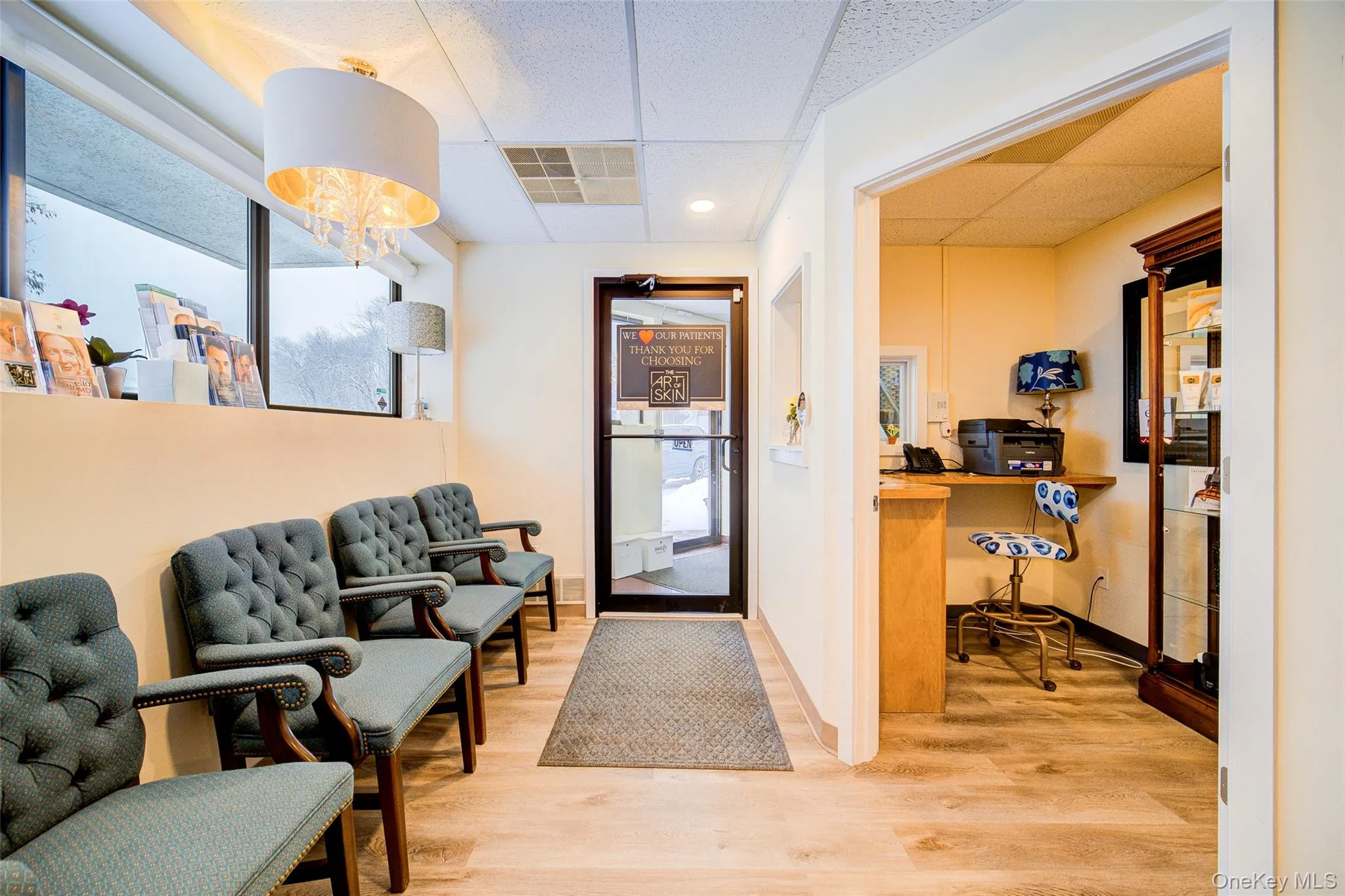 1st Fl Entrance (present condition) 1st Fl Entrance (present condition)