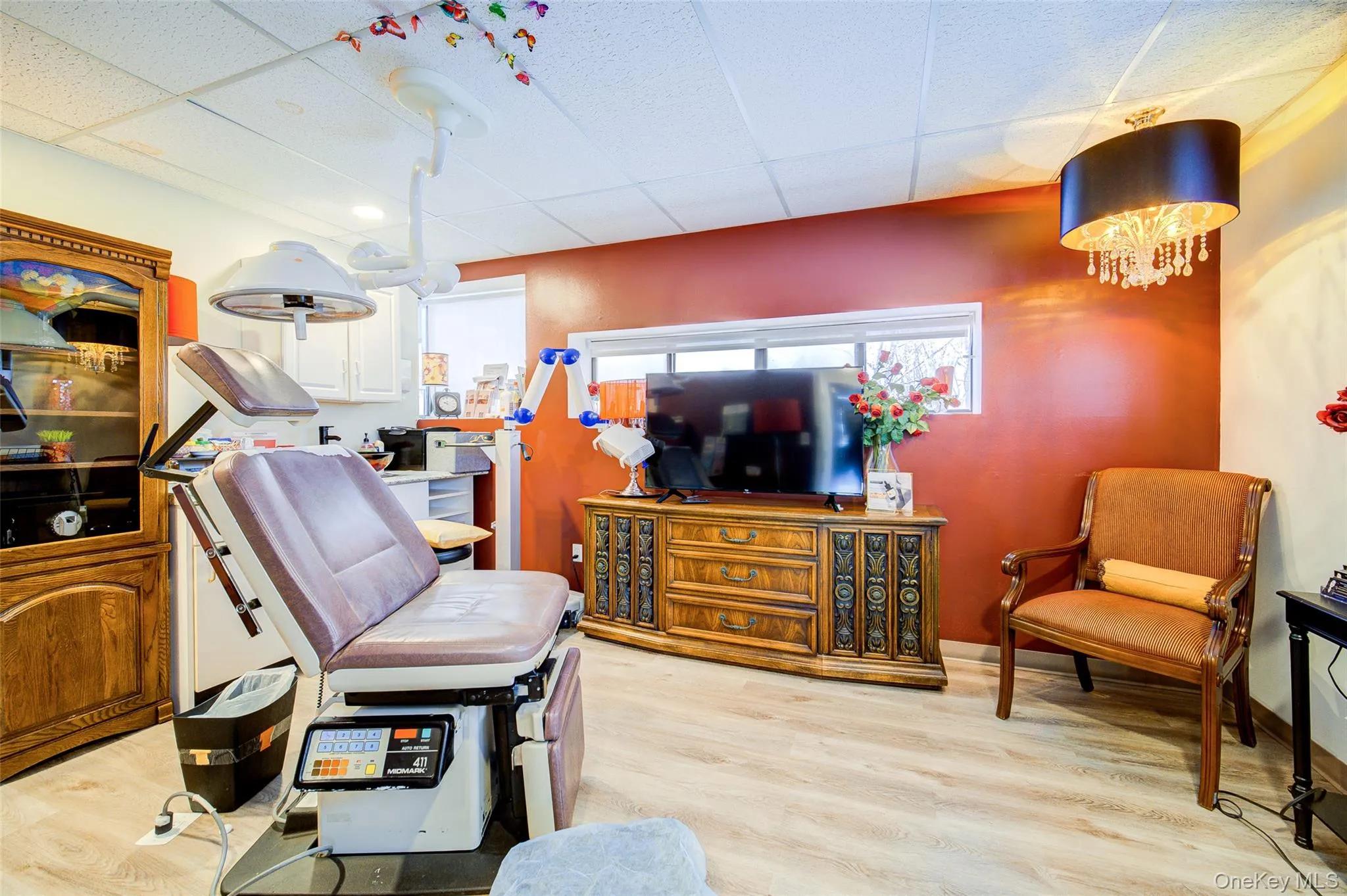 1st Floor Unit: Photo reflects present condition. 1st Floor Unit: Photo reflects present condition.