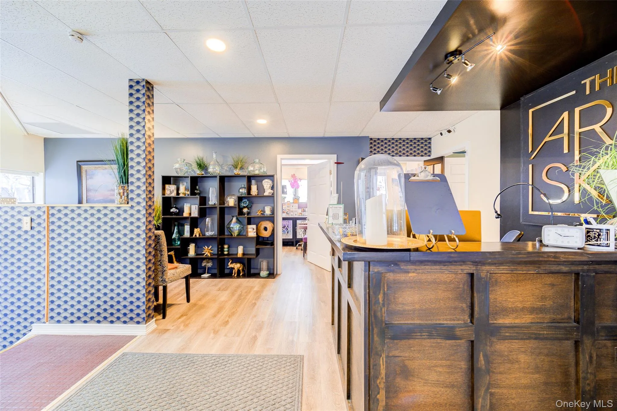 2nd Fl Reception: Photo reflects present condition. 2nd Fl Reception: Photo reflects present condition.