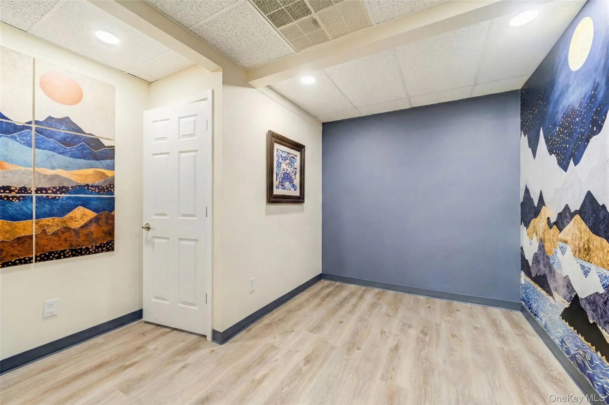 1st Floor Unit: Digitally staged to illustrate space when vacated. 1st Floor Unit: Digitally staged to illustrate space when vacated.