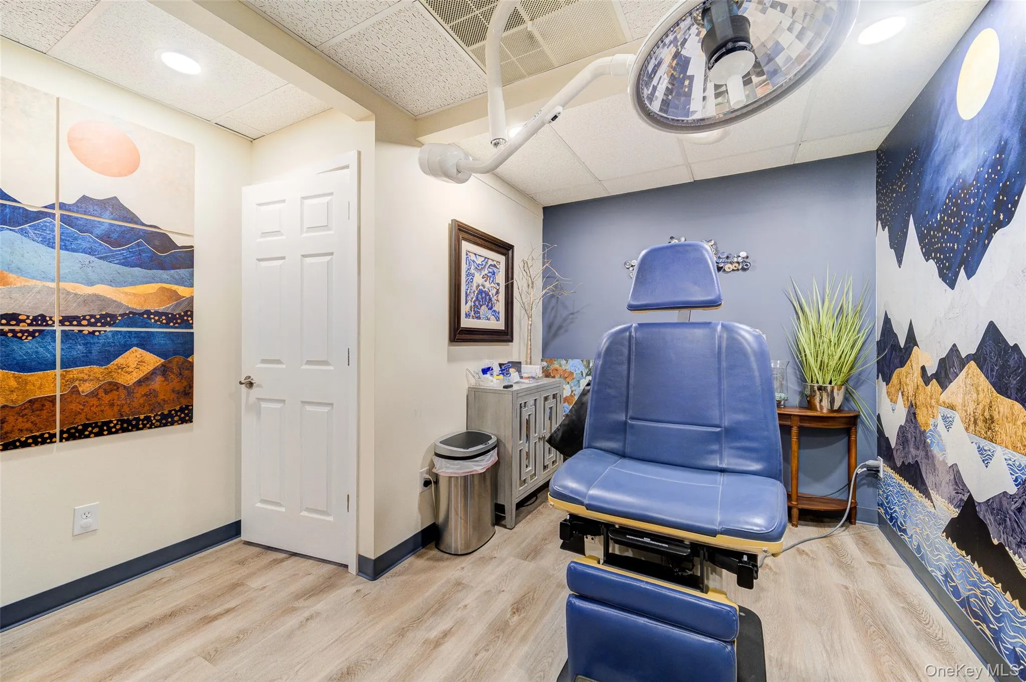 1st Floor Unit: Photo reflects present condition. 1st Floor Unit: Photo reflects present condition.