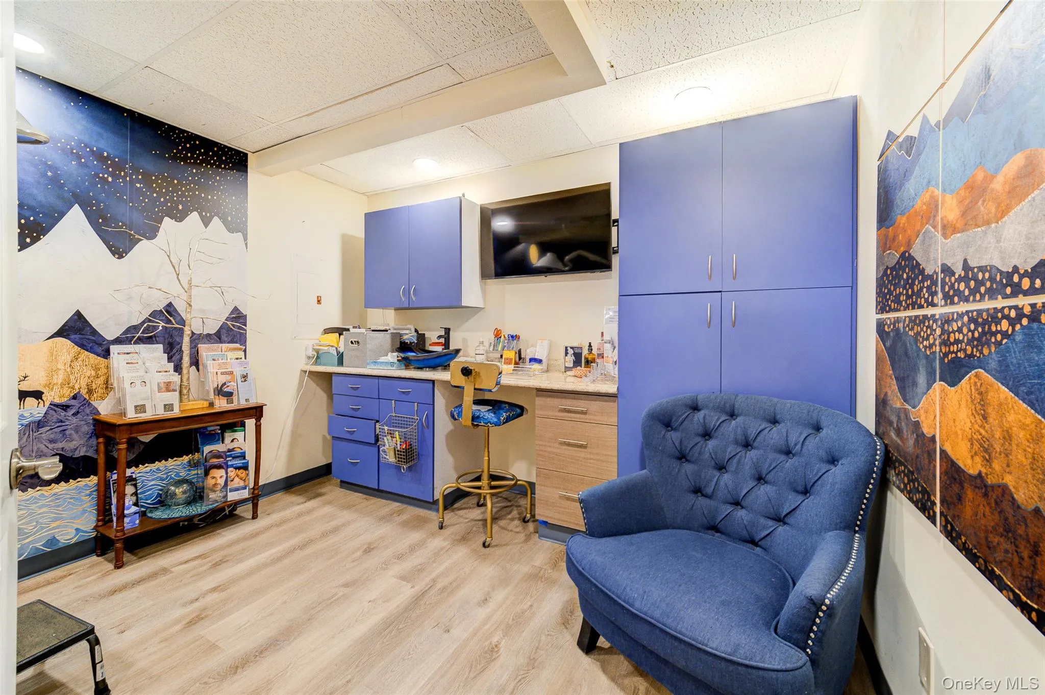 1st Floor Unit: Photo reflects present condition. 1st Floor Unit: Photo reflects present condition.