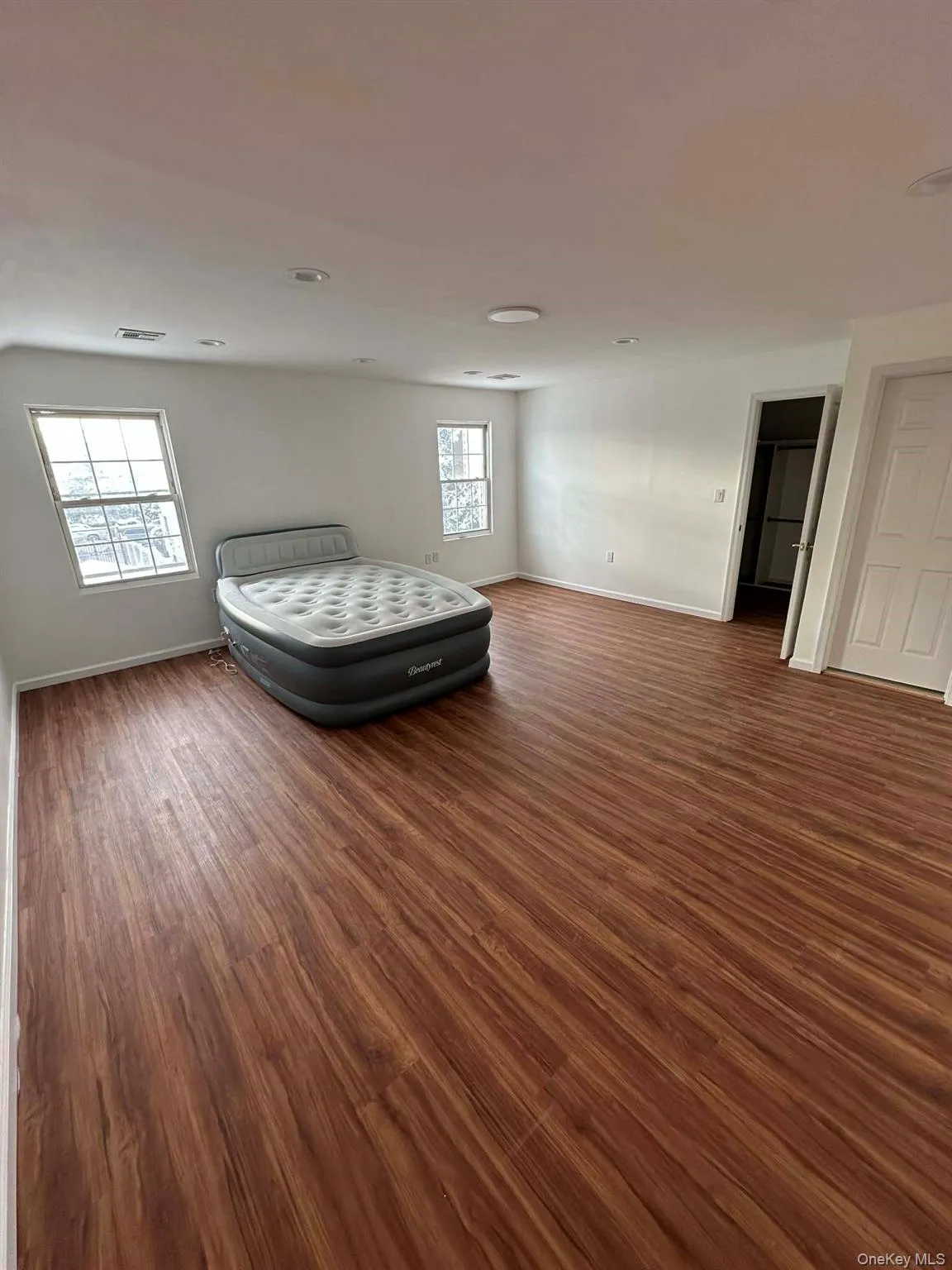 Large master bedroom with master bathroom and walk-in closet. Large master bedroom with master bathroom and walk-in closet.
