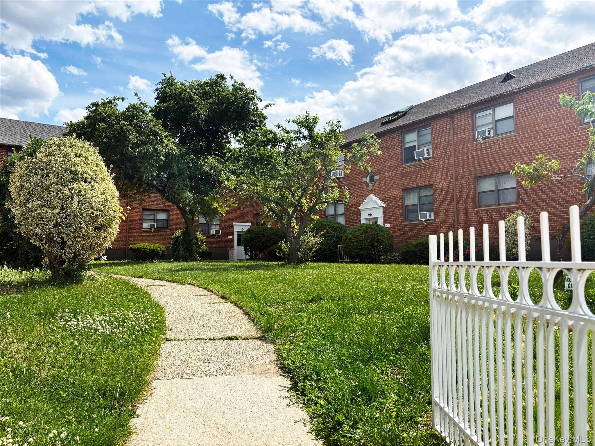 202-06 Rocky Hill Road, New York, NY, 1 Bedroom Bedrooms, 4 Rooms Rooms,1 BathroomBathrooms,Residential,For Rent,Rocky Hill,0,952999 202-06 Rocky Hill Road, New York, NY, 1 Bedroom Bedrooms, 4 Rooms Rooms,1 BathroomBathrooms,Residential,For Rent,Rocky Hill,0,952999