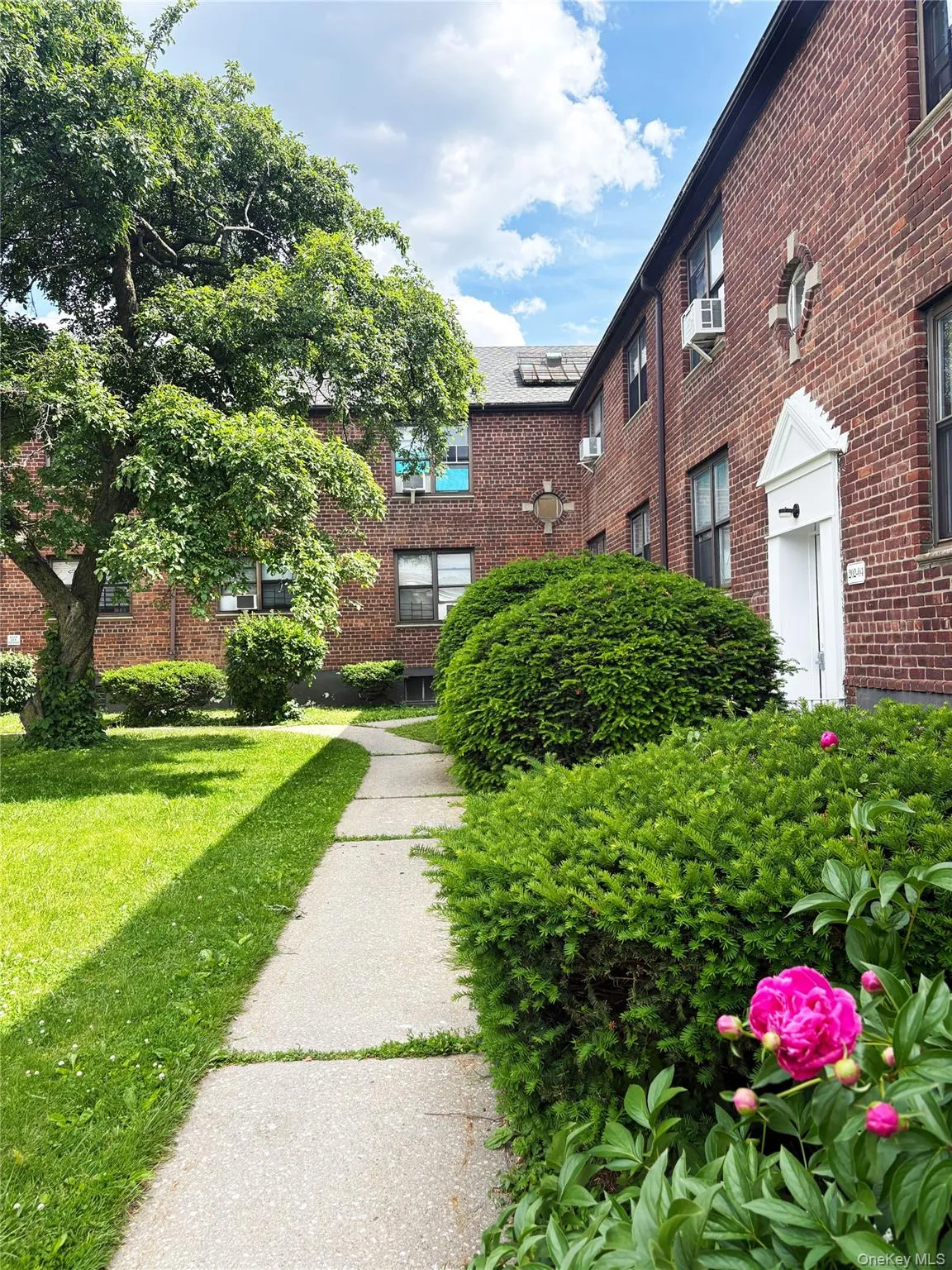 202-06 Rocky Hill Road, New York, NY, 1 Bedroom Bedrooms, 4 Rooms Rooms,1 BathroomBathrooms,Residential,For Rent,Rocky Hill,0,952999 202-06 Rocky Hill Road, New York, NY, 1 Bedroom Bedrooms, 4 Rooms Rooms,1 BathroomBathrooms,Residential,For Rent,Rocky Hill,0,952999