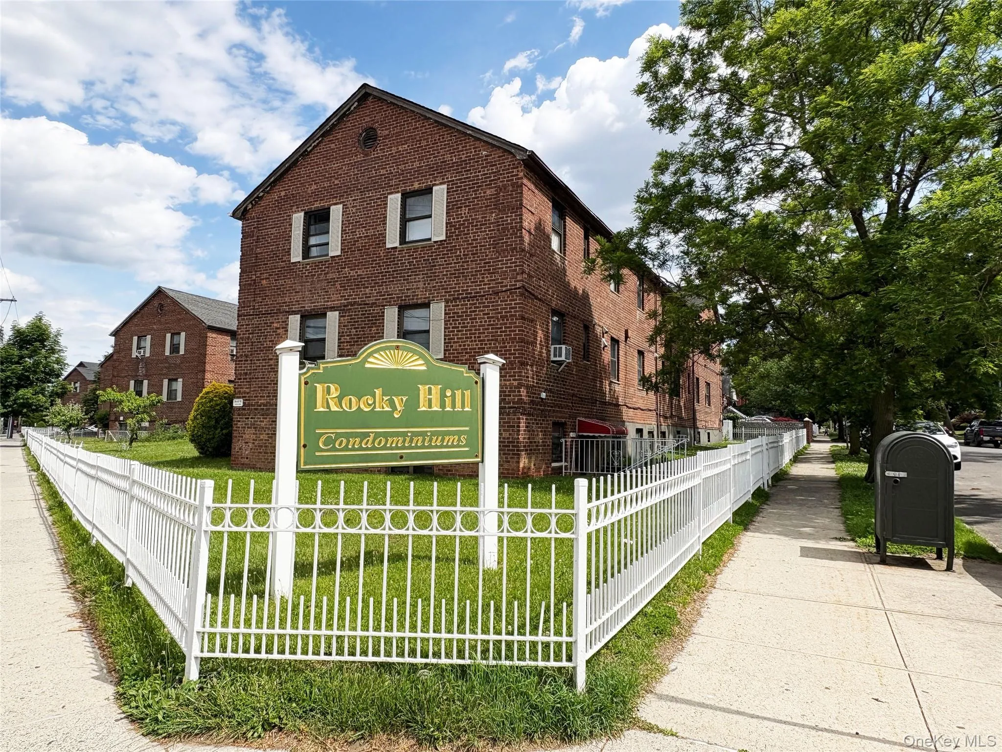 202-06 Rocky Hill Road, New York, NY, 1 Bedroom Bedrooms, 4 Rooms Rooms,1 BathroomBathrooms,Residential,For Rent,Rocky Hill,0,952999 202-06 Rocky Hill Road, New York, NY, 1 Bedroom Bedrooms, 4 Rooms Rooms,1 BathroomBathrooms,Residential,For Rent,Rocky Hill,0,952999