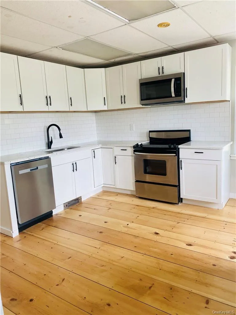 1396 Kings Highway, Chester Town, NY, 3 Bedrooms Bedrooms, 5 Rooms Rooms,1 BathroomBathrooms,Residential Lease,Idx,Kings,0,953001 1396 Kings Highway, Chester Town, NY, 3 Bedrooms Bedrooms, 5 Rooms Rooms,1 BathroomBathrooms,Residential Lease,Idx,Kings,0,953001