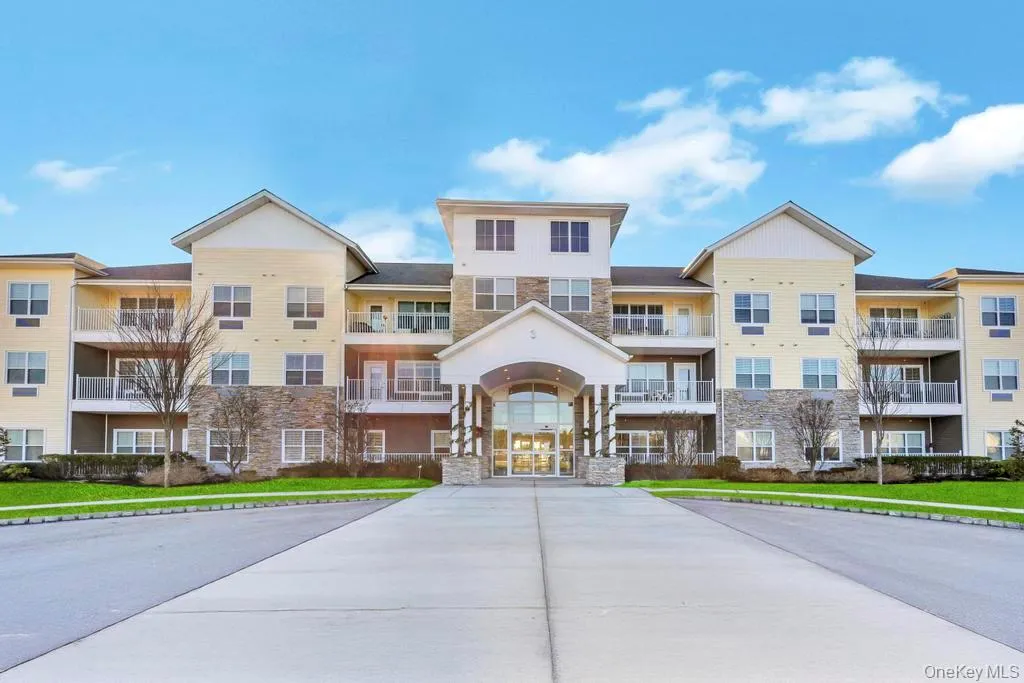 View of apartment building / complex View of apartment building / complex