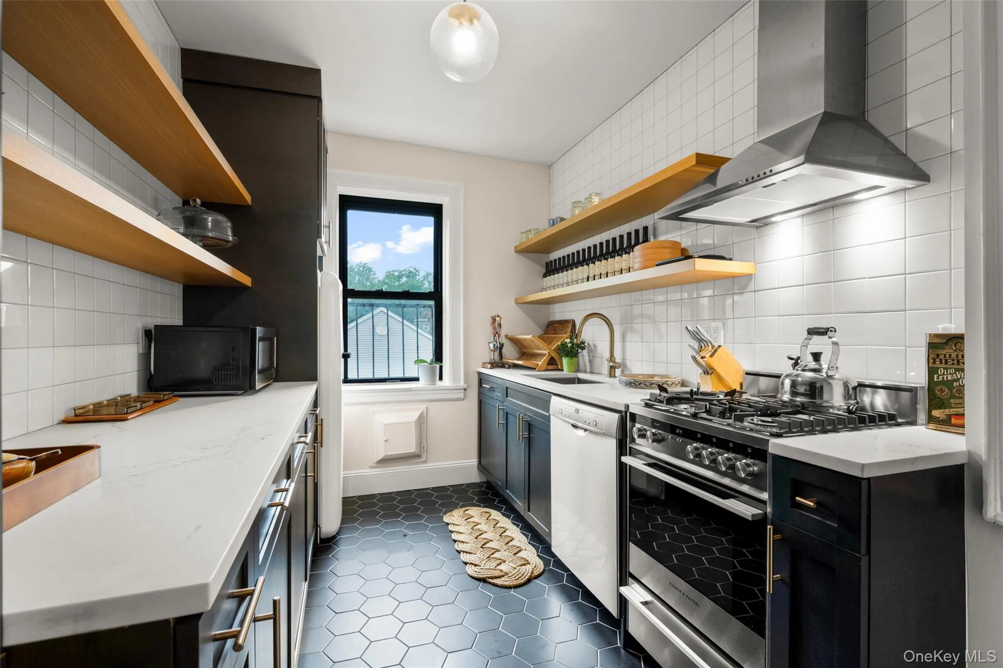 412 Munro Avenue, Mamaroneck, NY, 1 Bedroom Bedrooms, 4 Rooms Rooms,1 BathroomBathrooms,Residential Lease,For Rent,Munro,0,953171 412 Munro Avenue, Mamaroneck, NY, 1 Bedroom Bedrooms, 4 Rooms Rooms,1 BathroomBathrooms,Residential Lease,For Rent,Munro,0,953171