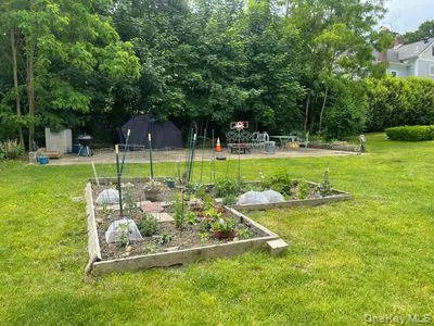 Wonderful backyard for entertaining and gardening Wonderful backyard for entertaining and gardening