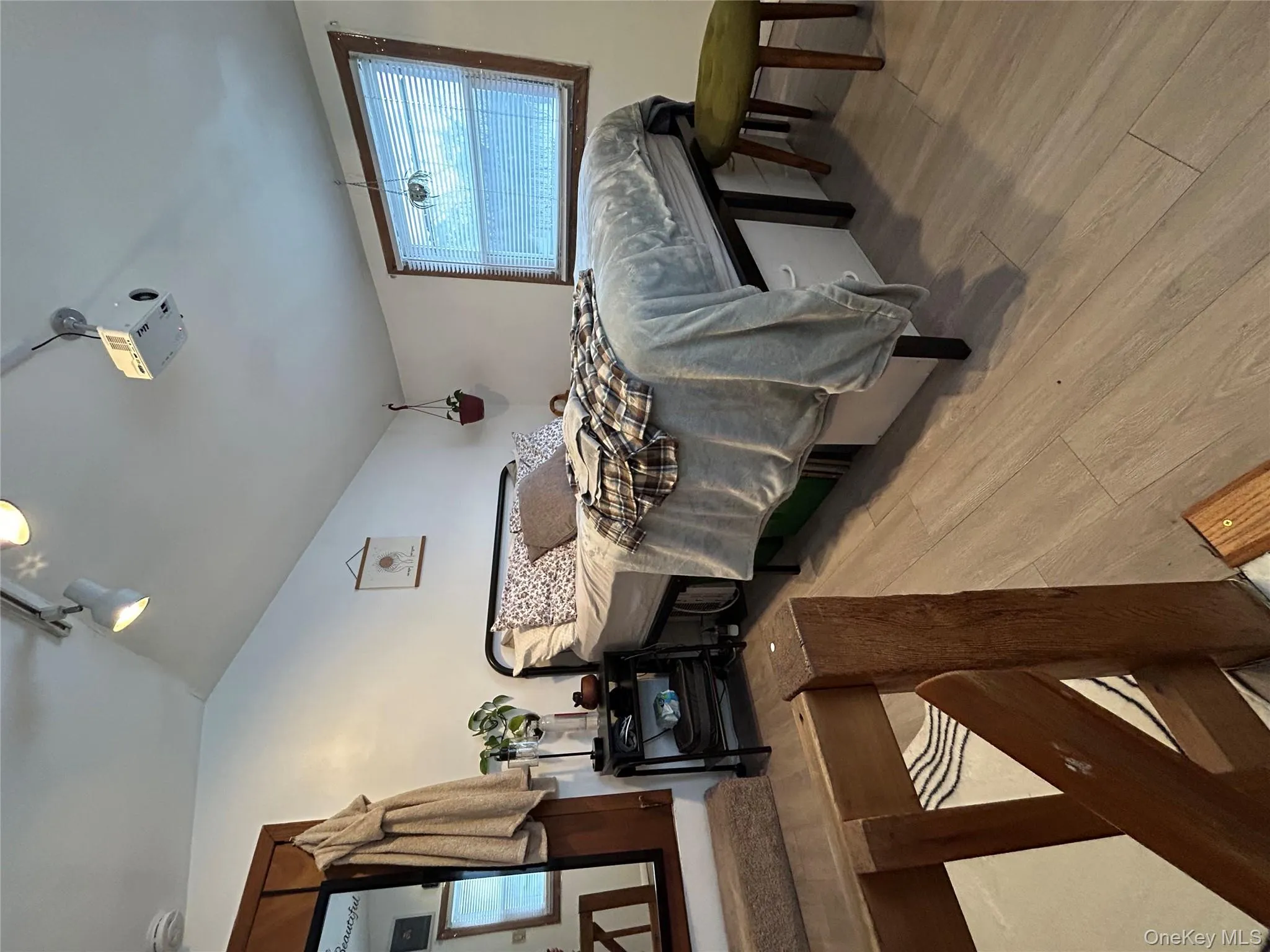 Upper level Bedroom Upper level Bedroom