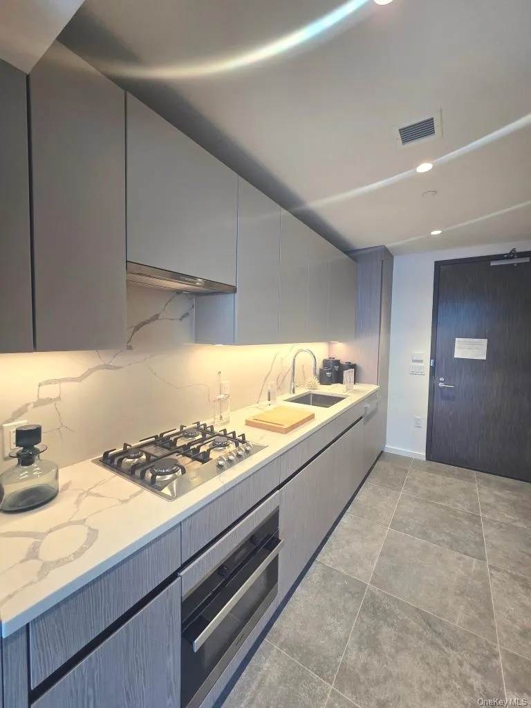 133-36 37th Avenue, New York, NY, 3 Rooms Rooms,1 BathroomBathrooms,Residential Lease,Idx,37th,0,953335 133-36 37th Avenue, New York, NY, 3 Rooms Rooms,1 BathroomBathrooms,Residential Lease,Idx,37th,0,953335