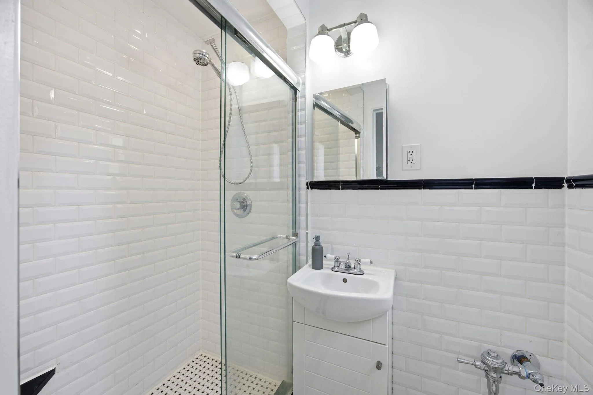 12416 84th Road, New York, NY, 3 Bedrooms Bedrooms, 7 Rooms Rooms,2 BathroomsBathrooms,Residential Sale,For Rent,84th,0,953352 12416 84th Road, New York, NY, 3 Bedrooms Bedrooms, 7 Rooms Rooms,2 BathroomsBathrooms,Residential Sale,For Rent,84th,0,953352