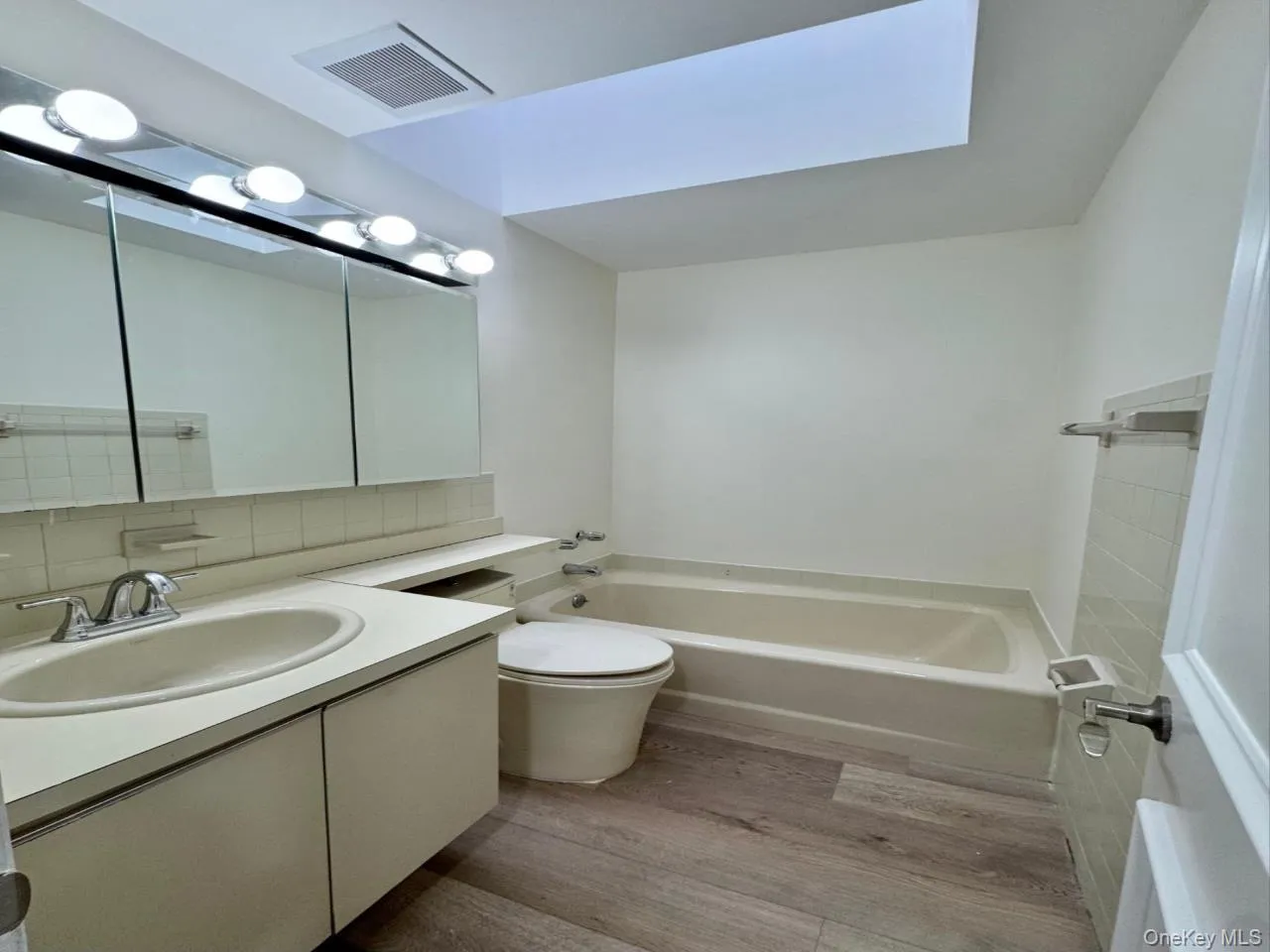 80 Northgate Circle, Huntington, NY, 2 Bedrooms Bedrooms, 5 Rooms Rooms,2 BathroomsBathrooms,Residential Lease,Idx,Northgate,0,953355 80 Northgate Circle, Huntington, NY, 2 Bedrooms Bedrooms, 5 Rooms Rooms,2 BathroomsBathrooms,Residential Lease,Idx,Northgate,0,953355