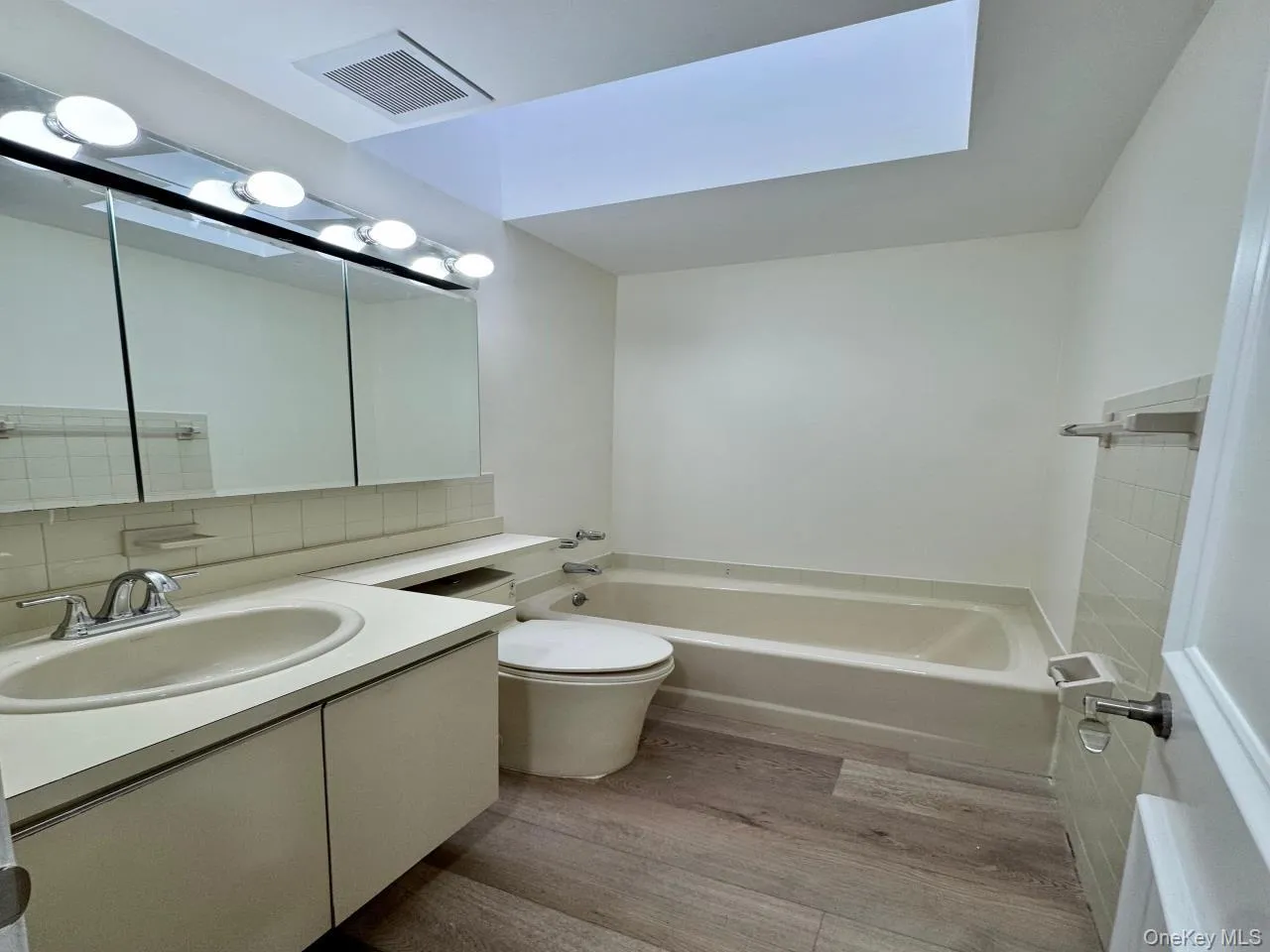 80 Northgate Circle, Huntington, NY, 2 Bedrooms Bedrooms, 5 Rooms Rooms,2 BathroomsBathrooms,Residential Lease,Idx,Northgate,0,953355 80 Northgate Circle, Huntington, NY, 2 Bedrooms Bedrooms, 5 Rooms Rooms,2 BathroomsBathrooms,Residential Lease,Idx,Northgate,0,953355