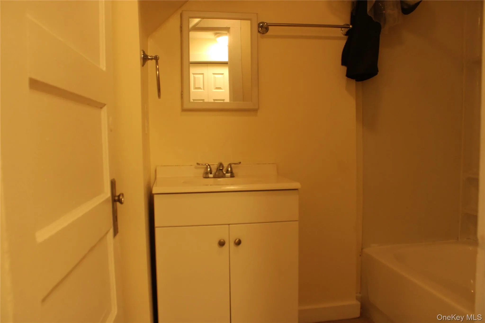 52 Bridge Street, Poughkeepsie, NY, 2 Bedrooms Bedrooms, 6 Rooms Rooms,1 BathroomBathrooms,Residential Lease,For Rent,Bridge,0,953383 52 Bridge Street, Poughkeepsie, NY, 2 Bedrooms Bedrooms, 6 Rooms Rooms,1 BathroomBathrooms,Residential Lease,For Rent,Bridge,0,953383