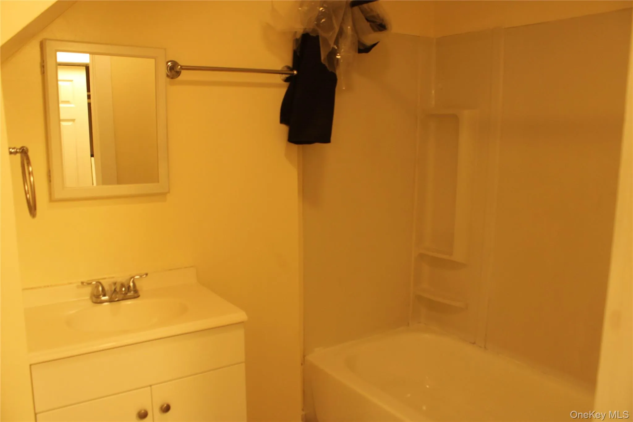 52 Bridge Street, Poughkeepsie, NY, 2 Bedrooms Bedrooms, 6 Rooms Rooms,1 BathroomBathrooms,Residential Lease,For Rent,Bridge,0,953383 52 Bridge Street, Poughkeepsie, NY, 2 Bedrooms Bedrooms, 6 Rooms Rooms,1 BathroomBathrooms,Residential Lease,For Rent,Bridge,0,953383