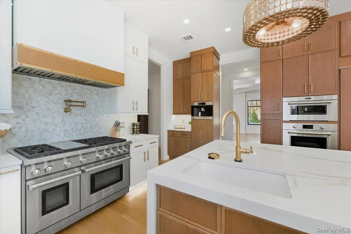 26 Saint Andrews Court, North Hempstead, NY, 5 Bedrooms Bedrooms, 11 Rooms Rooms,5 BathroomsBathrooms,Residential Sale,For Rent,Saint Andrews,0,953465 26 Saint Andrews Court, North Hempstead, NY, 5 Bedrooms Bedrooms, 11 Rooms Rooms,5 BathroomsBathrooms,Residential Sale,For Rent,Saint Andrews,0,953465