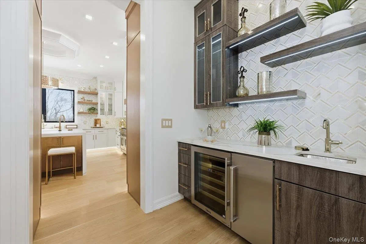 Butler's Pantry with wine fridge and ice maker. Butler's Pantry with wine fridge and ice maker.