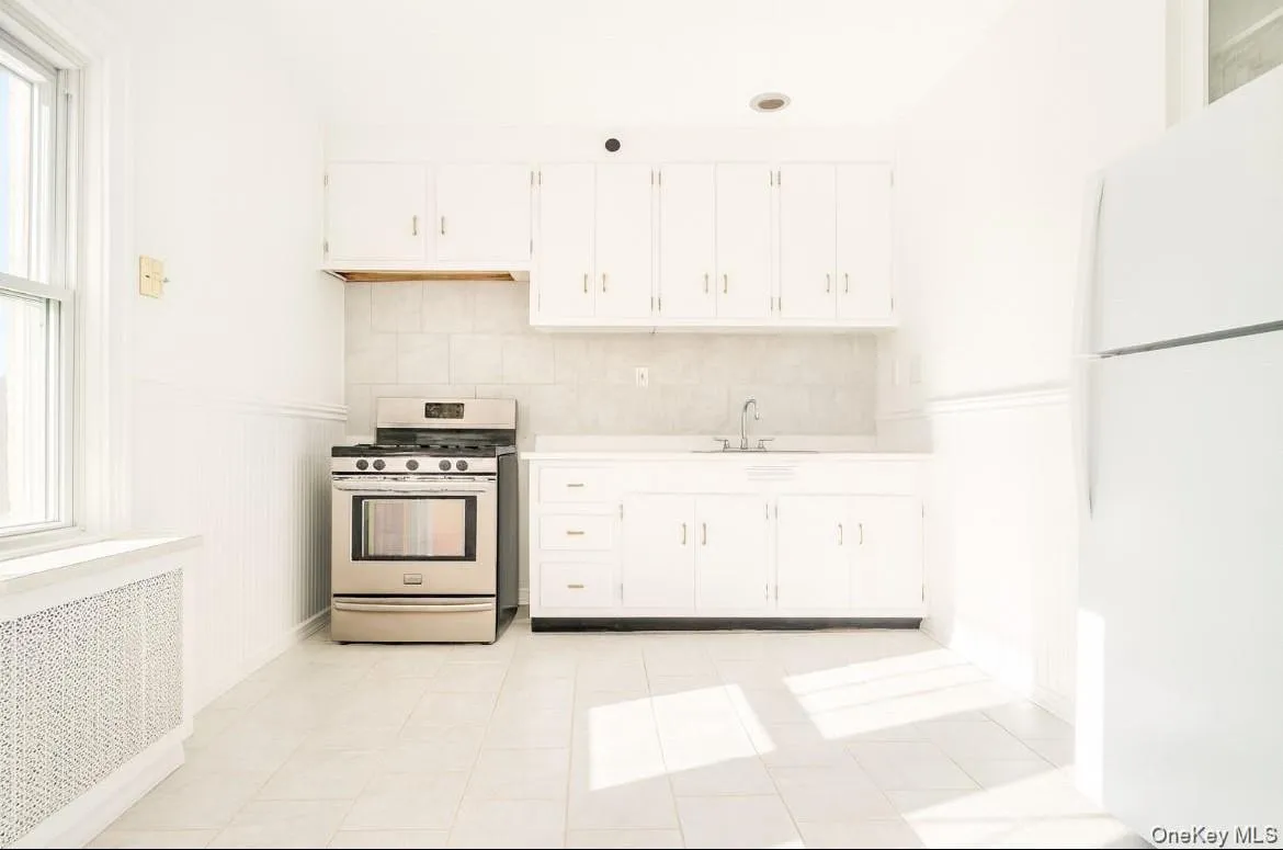 194 Summit Avenue, Mount Vernon, NY, 3 Bedrooms Bedrooms, 6 Rooms Rooms,1 BathroomBathrooms,Residential Lease,Idx,Summit,0,953467 194 Summit Avenue, Mount Vernon, NY, 3 Bedrooms Bedrooms, 6 Rooms Rooms,1 BathroomBathrooms,Residential Lease,Idx,Summit,0,953467