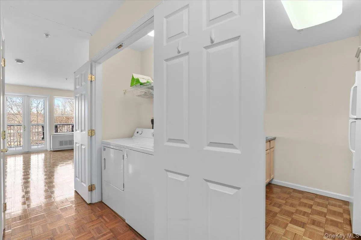 Large laundry area Large laundry area