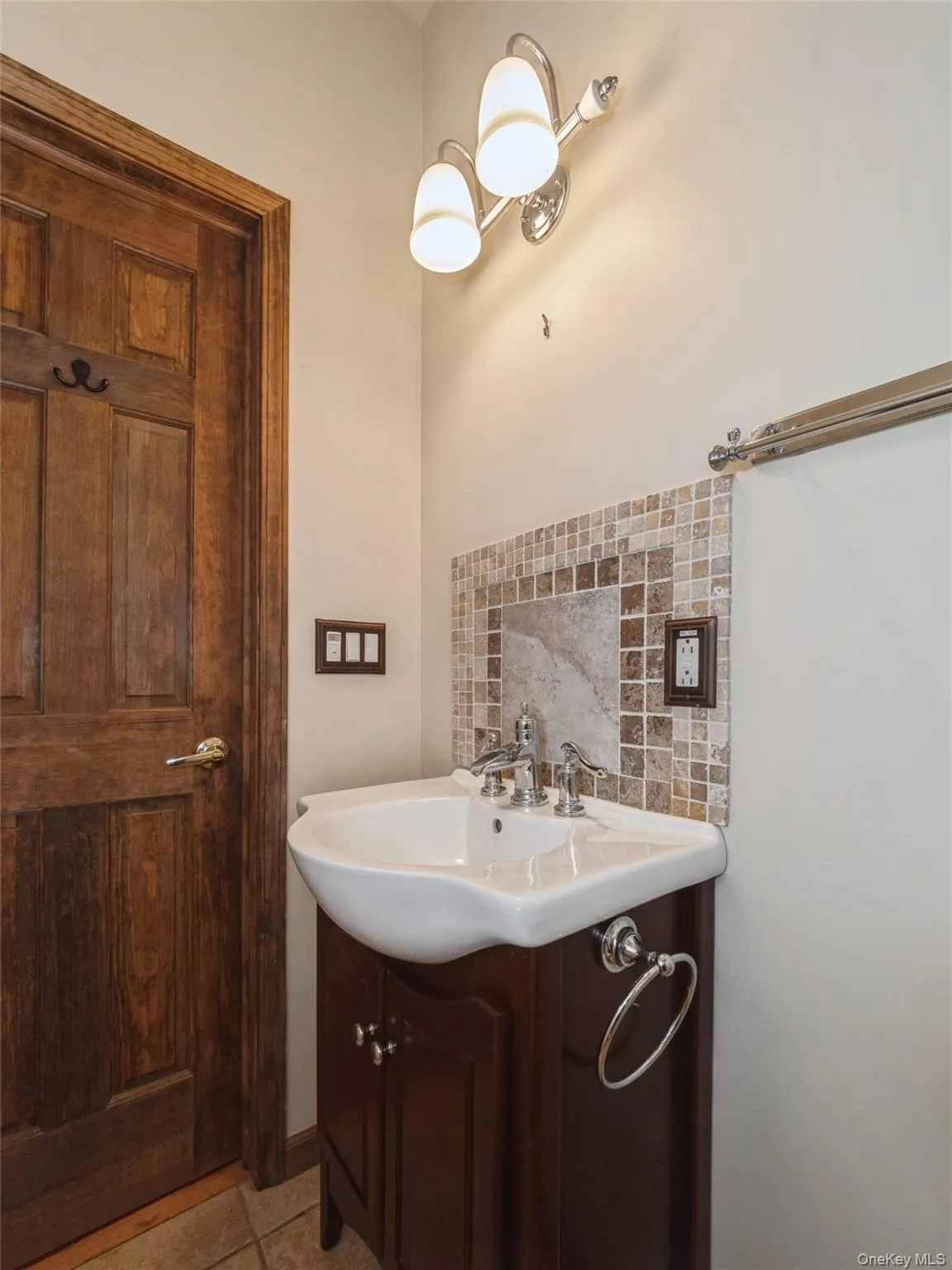 Half bath on main living area Half bath on main living area