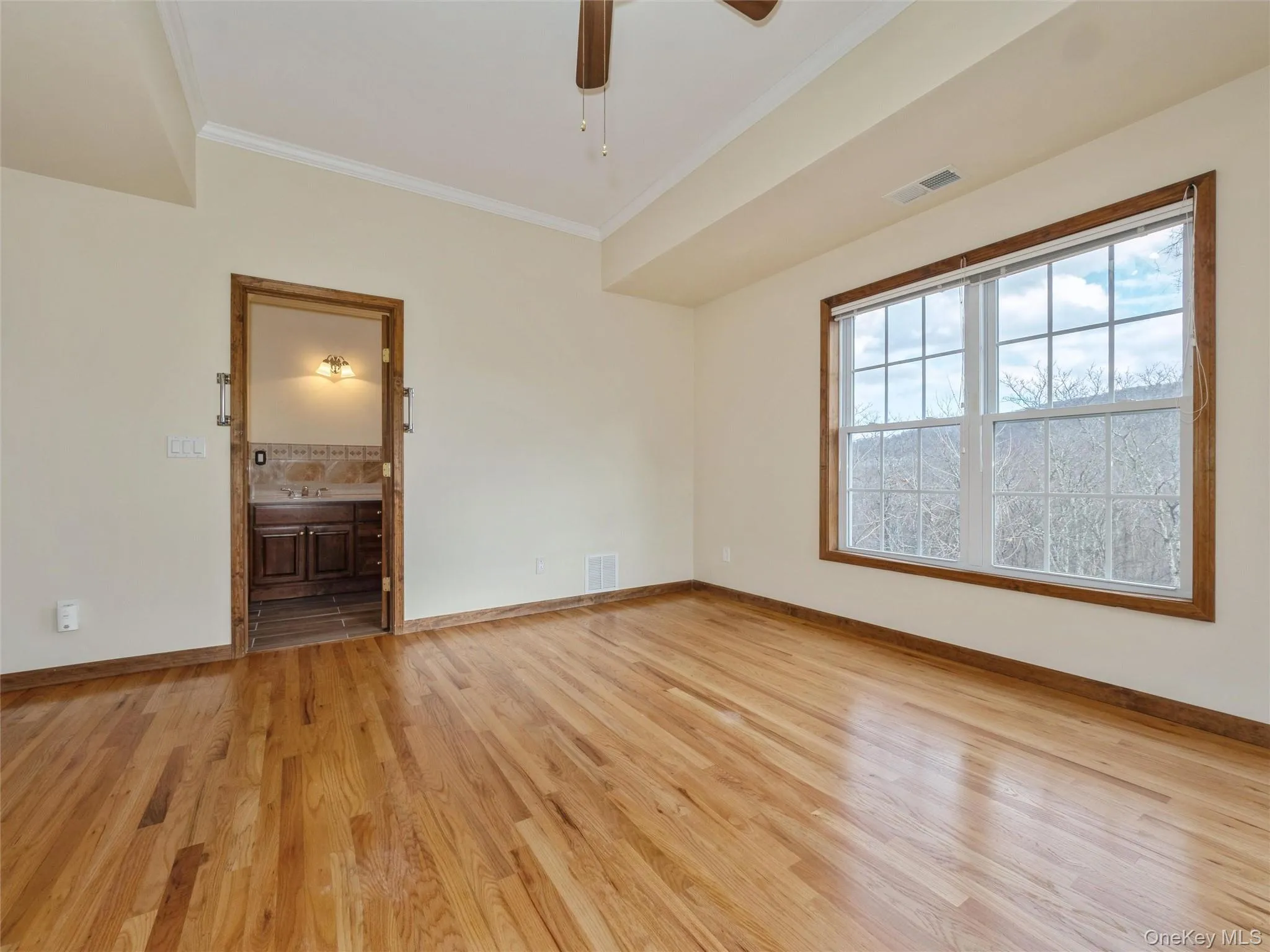 Primary BR with FB, large window overlooking the mountains Primary BR with FB, large window overlooking the mountains