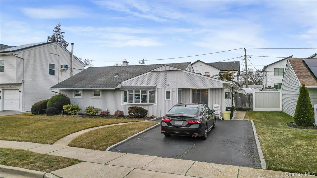 17 Wilson Lane, Oyster Bay, NY, 3 Bedrooms Bedrooms, 7 Rooms Rooms,1 BathroomBathrooms,Residential Sale,For Rent,Wilson,0,953751 17 Wilson Lane, Oyster Bay, NY, 3 Bedrooms Bedrooms, 7 Rooms Rooms,1 BathroomBathrooms,Residential Sale,For Rent,Wilson,0,953751