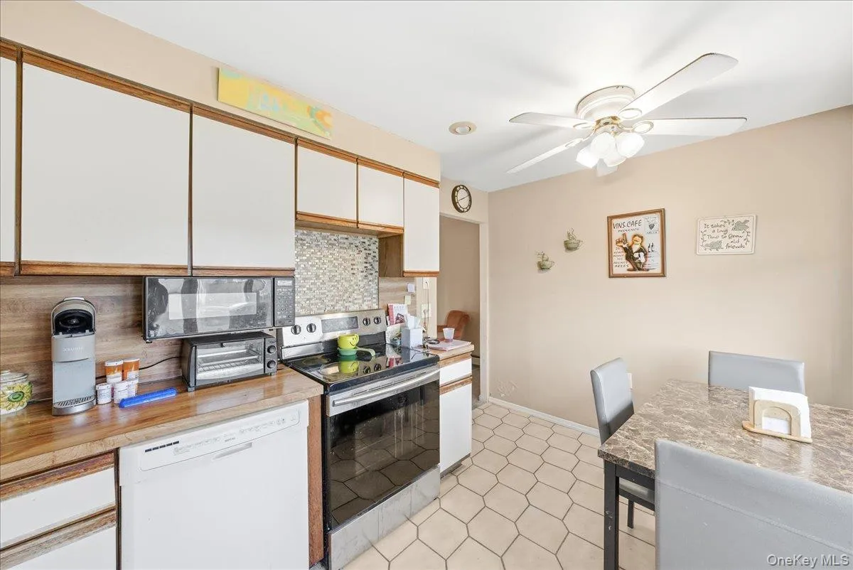 17 Wilson Lane, Oyster Bay, NY, 3 Bedrooms Bedrooms, 7 Rooms Rooms,1 BathroomBathrooms,Residential Sale,For Rent,Wilson,0,953751 17 Wilson Lane, Oyster Bay, NY, 3 Bedrooms Bedrooms, 7 Rooms Rooms,1 BathroomBathrooms,Residential Sale,For Rent,Wilson,0,953751