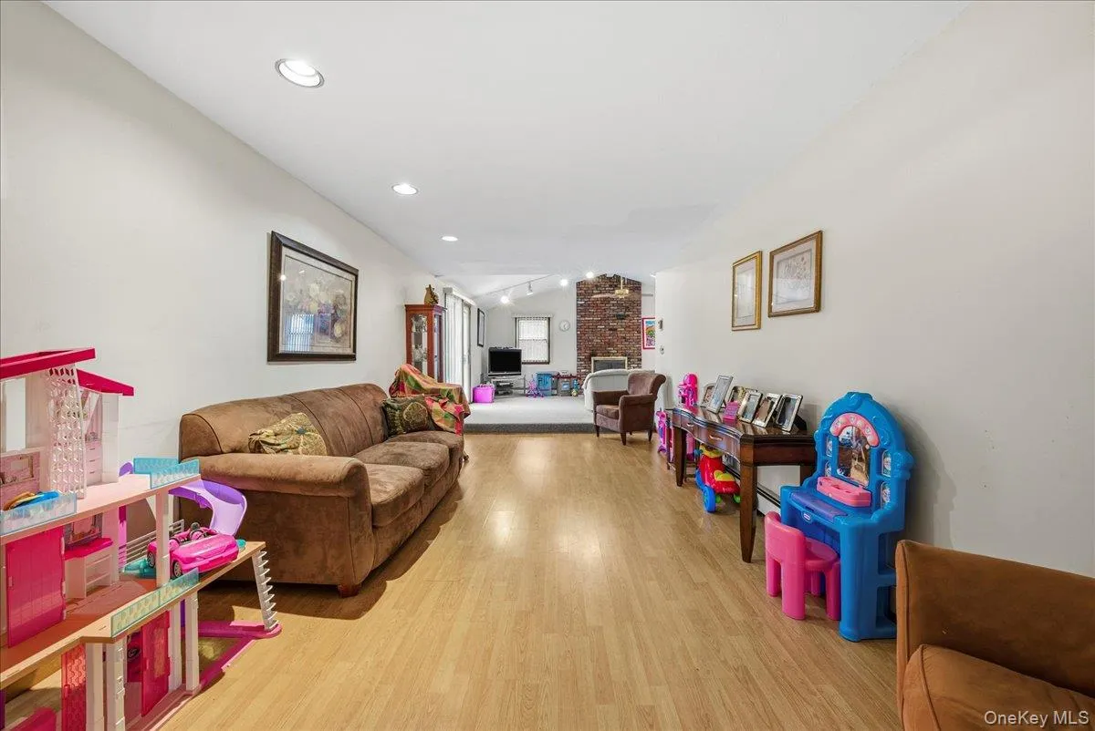 17 Wilson Lane, Oyster Bay, NY, 3 Bedrooms Bedrooms, 7 Rooms Rooms,1 BathroomBathrooms,Residential Sale,For Rent,Wilson,0,953751 17 Wilson Lane, Oyster Bay, NY, 3 Bedrooms Bedrooms, 7 Rooms Rooms,1 BathroomBathrooms,Residential Sale,For Rent,Wilson,0,953751