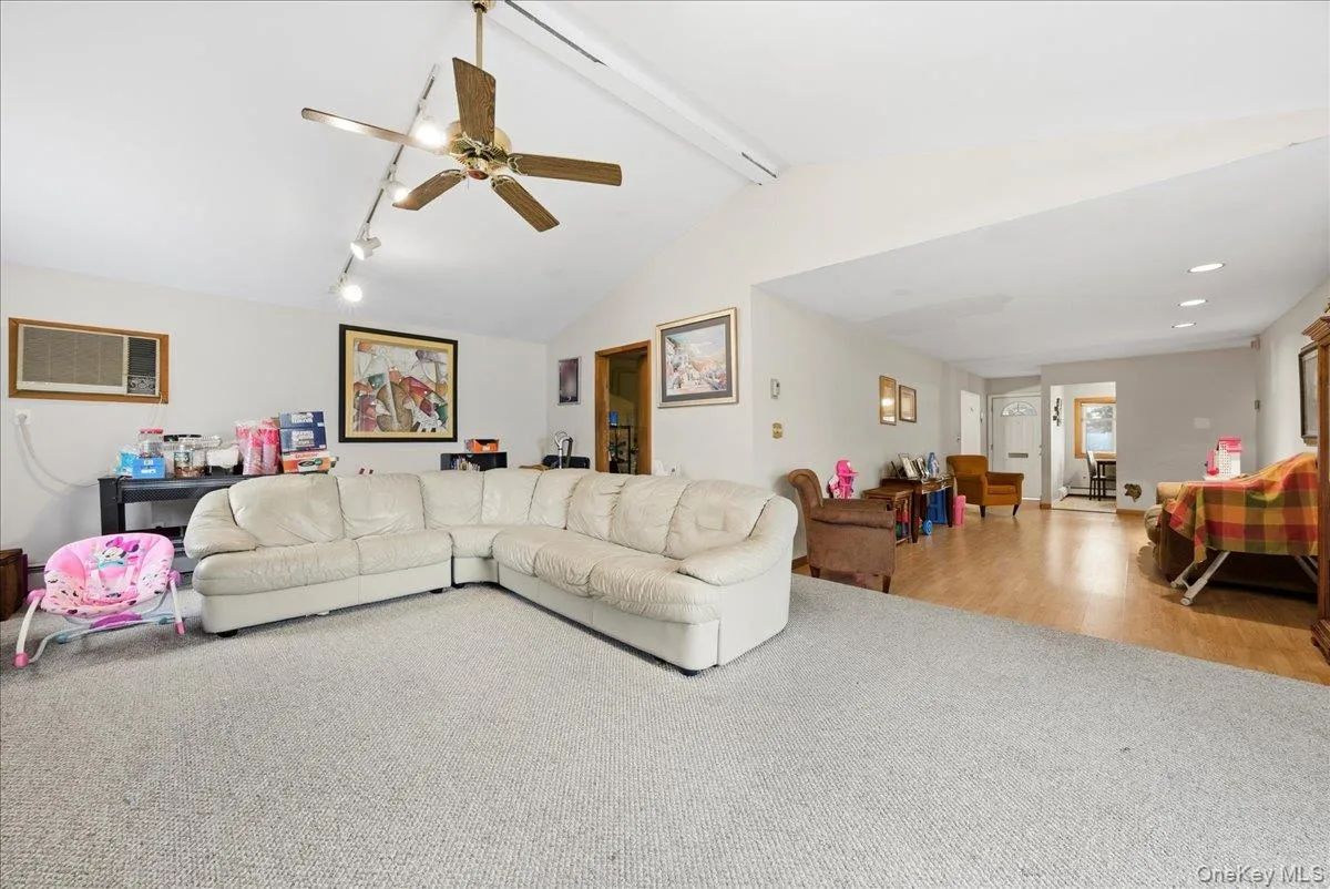 17 Wilson Lane, Oyster Bay, NY, 3 Bedrooms Bedrooms, 7 Rooms Rooms,1 BathroomBathrooms,Residential Sale,For Rent,Wilson,0,953751 17 Wilson Lane, Oyster Bay, NY, 3 Bedrooms Bedrooms, 7 Rooms Rooms,1 BathroomBathrooms,Residential Sale,For Rent,Wilson,0,953751