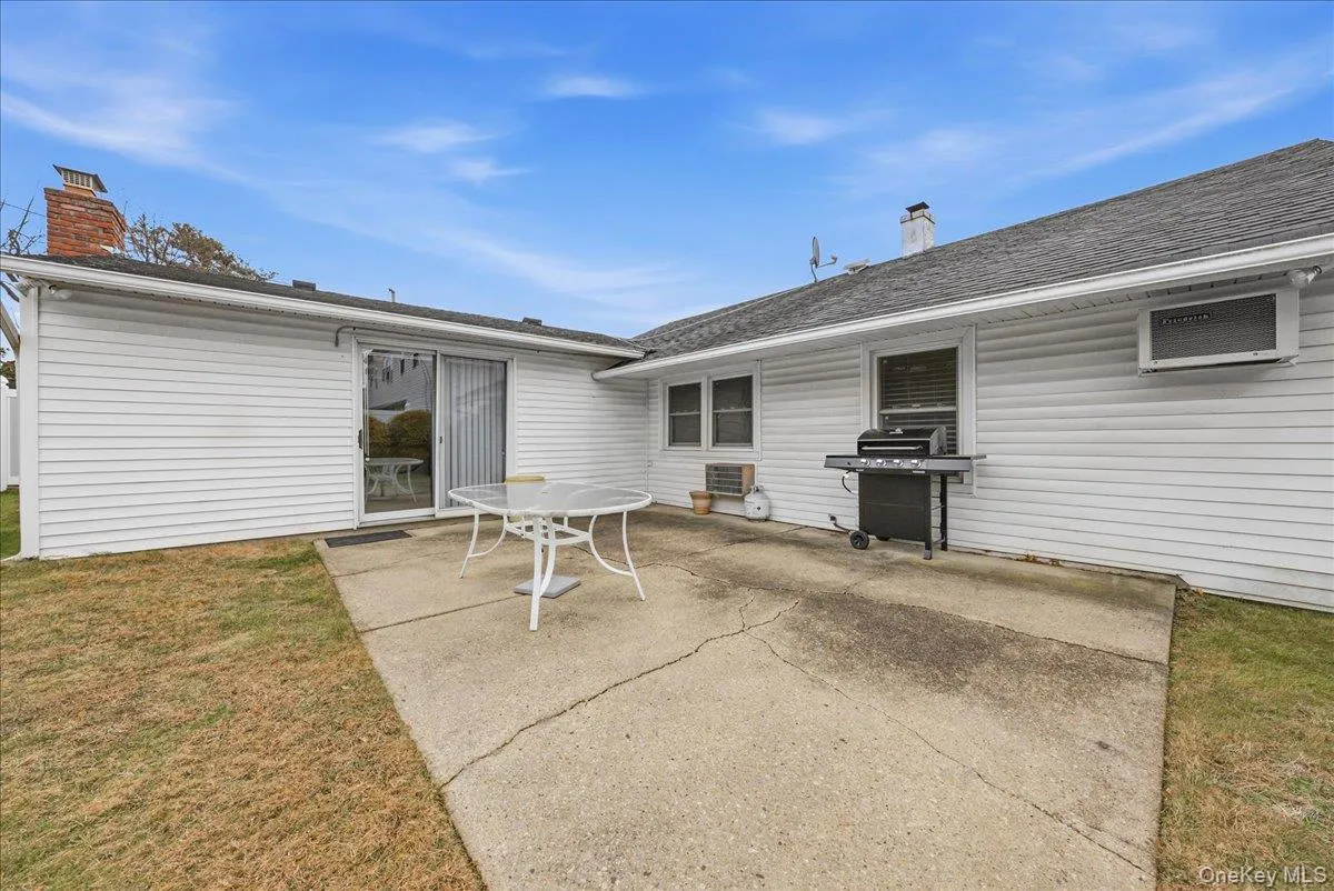 17 Wilson Lane, Oyster Bay, NY, 3 Bedrooms Bedrooms, 7 Rooms Rooms,1 BathroomBathrooms,Residential Sale,For Rent,Wilson,0,953751 17 Wilson Lane, Oyster Bay, NY, 3 Bedrooms Bedrooms, 7 Rooms Rooms,1 BathroomBathrooms,Residential Sale,For Rent,Wilson,0,953751