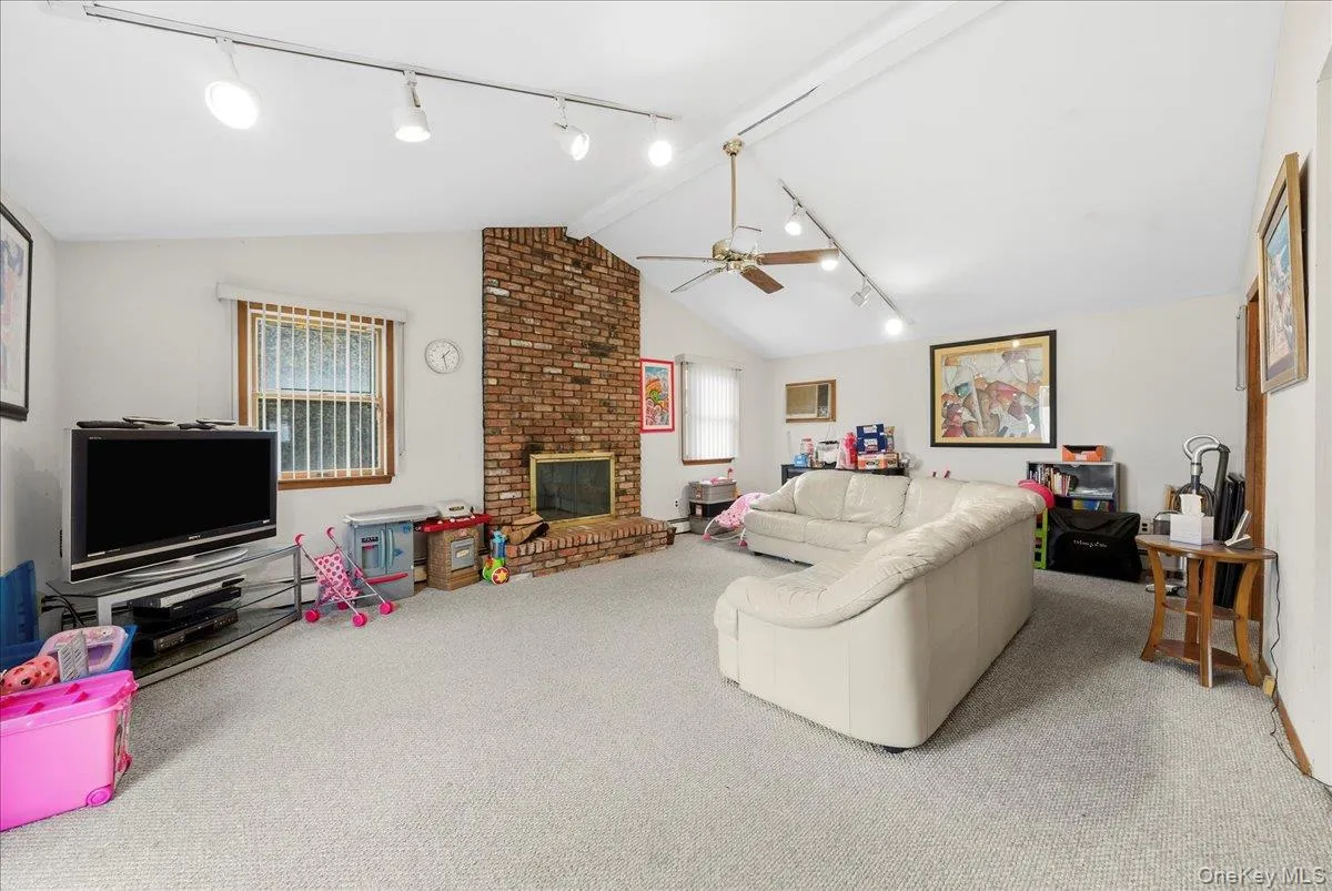 17 Wilson Lane, Oyster Bay, NY, 3 Bedrooms Bedrooms, 7 Rooms Rooms,1 BathroomBathrooms,Residential Sale,For Rent,Wilson,0,953751 17 Wilson Lane, Oyster Bay, NY, 3 Bedrooms Bedrooms, 7 Rooms Rooms,1 BathroomBathrooms,Residential Sale,For Rent,Wilson,0,953751