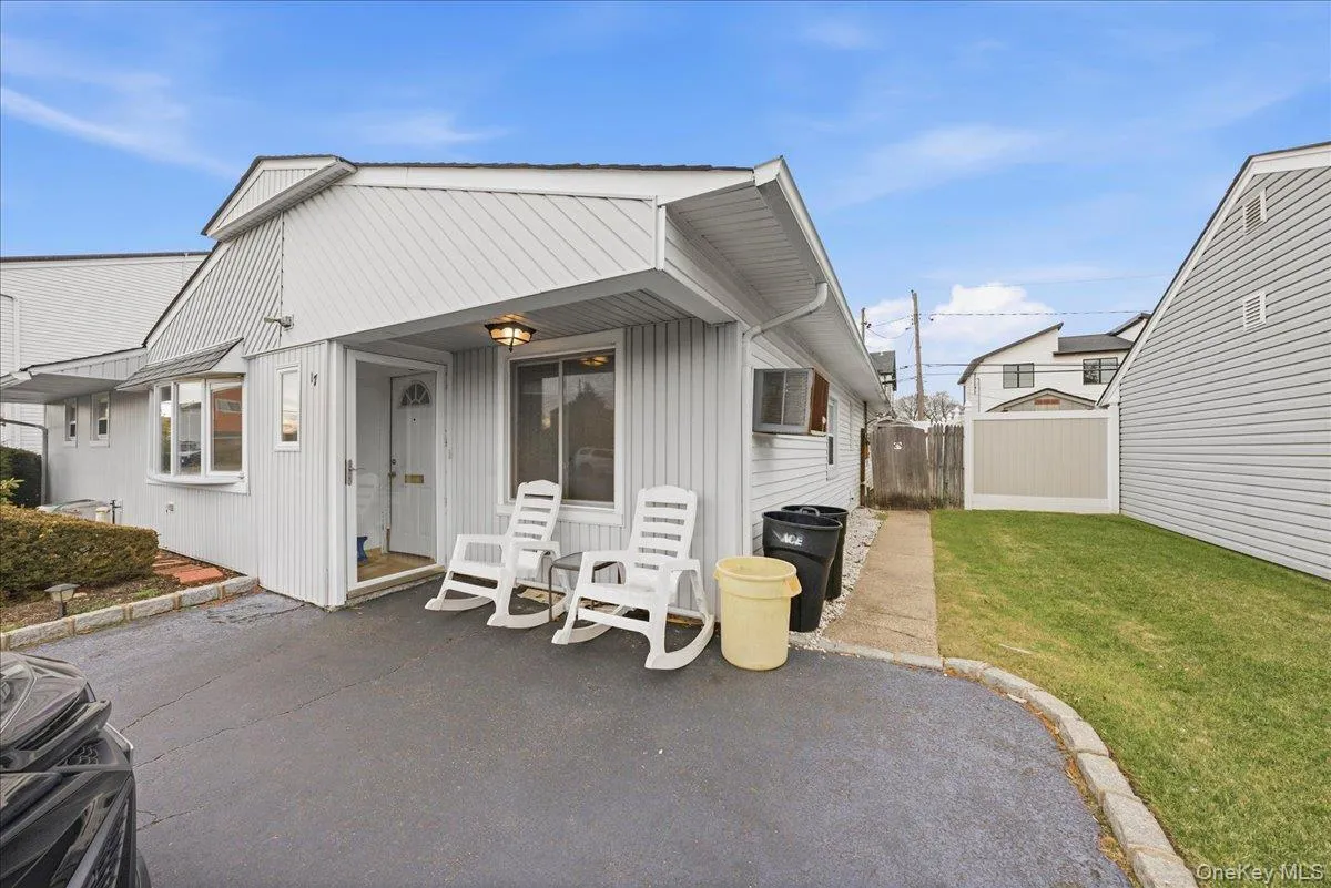17 Wilson Lane, Oyster Bay, NY, 3 Bedrooms Bedrooms, 7 Rooms Rooms,1 BathroomBathrooms,Residential Sale,For Rent,Wilson,0,953751 17 Wilson Lane, Oyster Bay, NY, 3 Bedrooms Bedrooms, 7 Rooms Rooms,1 BathroomBathrooms,Residential Sale,For Rent,Wilson,0,953751
